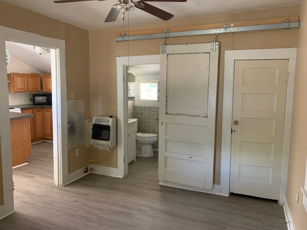 Apartment For Rent in Taylor County , 1174 Vine Gar, Abilene, Texas 79602, 1 Bedroom, 1 Bathroom, 1 Garage spaces, 360 Sqft, built in 1938, mls#21375078, Real Estate Agent in Abilene, Homes For Rent in Taylor county, Homes For Rent in Abilene, Realtor in Abilene Texas, Real Estate Brokerage Independent Realty Texas, Luminita Cordes Realtor