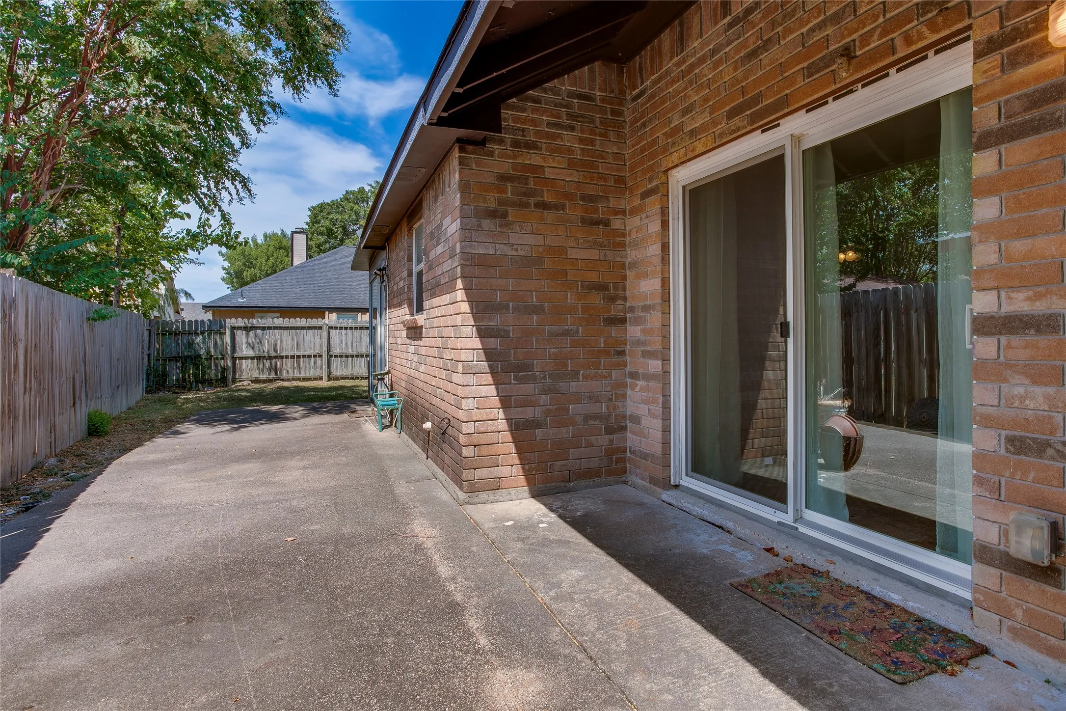 Single Family Residence For Sale in Dallas County , 1114 Brewer Drive, Cedar Hill, Texas 75104, 3 Bedroom, 2 Bathroom, 2 Garage spaces, 1,482 Sqft, built in 1987, mls#21371172, Real Estate Agent in Cedar Hill, Homes For Sale in Dallas county, Homes For Sale in Cedar Hill, Realtor in Cedar Hill Texas, Real Estate Brokerage Independent Realty Texas, Luminita Cordes Realtor