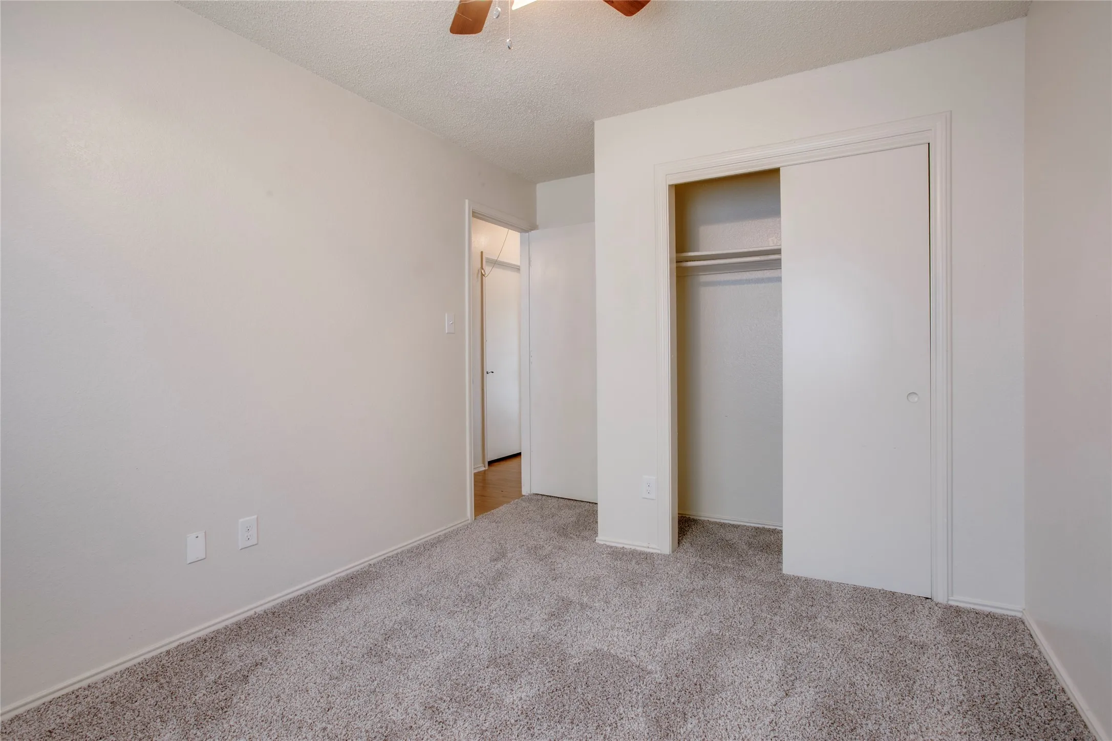 Single Family Residence For Sale in Dallas County , 1114 Brewer Drive, Cedar Hill, Texas 75104, 3 Bedroom, 2 Bathroom, 2 Garage spaces, 1,482 Sqft, built in 1987, mls#21371172, Real Estate Agent in Cedar Hill, Homes For Sale in Dallas county, Homes For Sale in Cedar Hill, Realtor in Cedar Hill Texas, Real Estate Brokerage Independent Realty Texas, Luminita Cordes Realtor