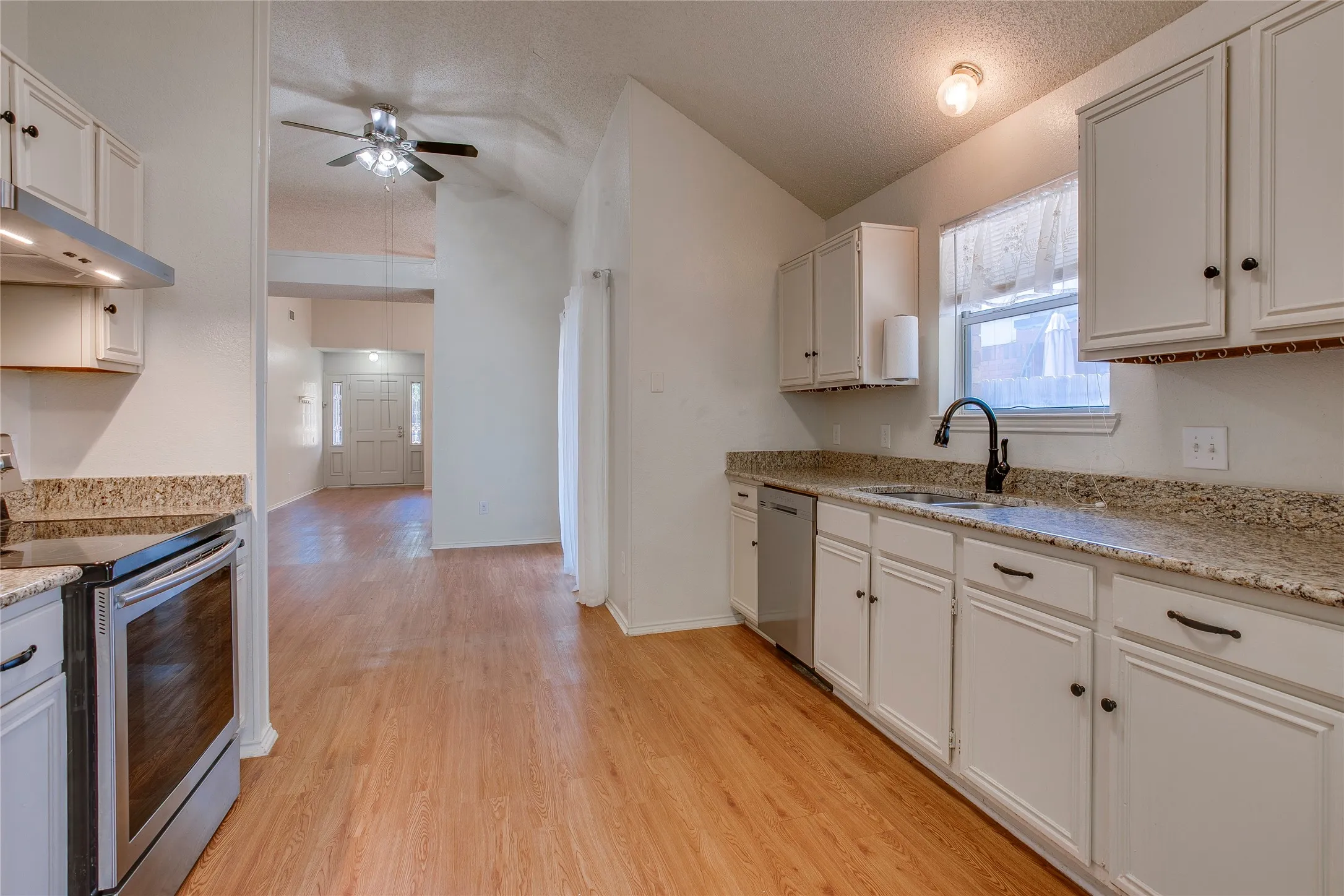 Single Family Residence For Sale in Dallas County , 1114 Brewer Drive, Cedar Hill, Texas 75104, 3 Bedroom, 2 Bathroom, 2 Garage spaces, 1,482 Sqft, built in 1987, mls#21371172, Real Estate Agent in Cedar Hill, Homes For Sale in Dallas county, Homes For Sale in Cedar Hill, Realtor in Cedar Hill Texas, Real Estate Brokerage Independent Realty Texas, Luminita Cordes Realtor