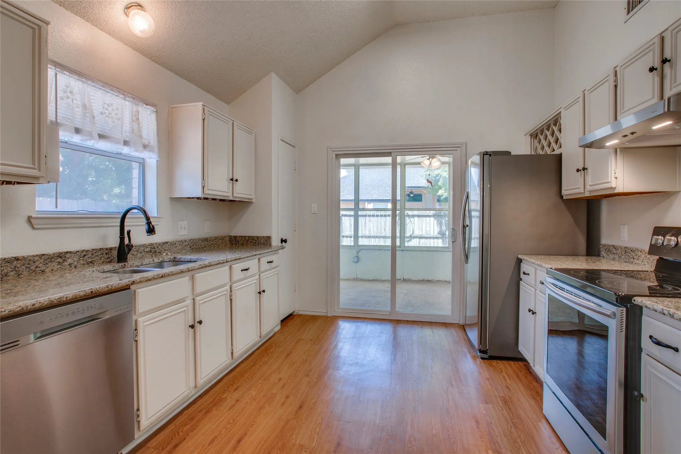 Single Family Residence For Sale in Dallas County , 1114 Brewer Drive, Cedar Hill, Texas 75104, 3 Bedroom, 2 Bathroom, 2 Garage spaces, 1,482 Sqft, built in 1987, mls#21371172, Real Estate Agent in Cedar Hill, Homes For Sale in Dallas county, Homes For Sale in Cedar Hill, Realtor in Cedar Hill Texas, Real Estate Brokerage Independent Realty Texas, Luminita Cordes Realtor