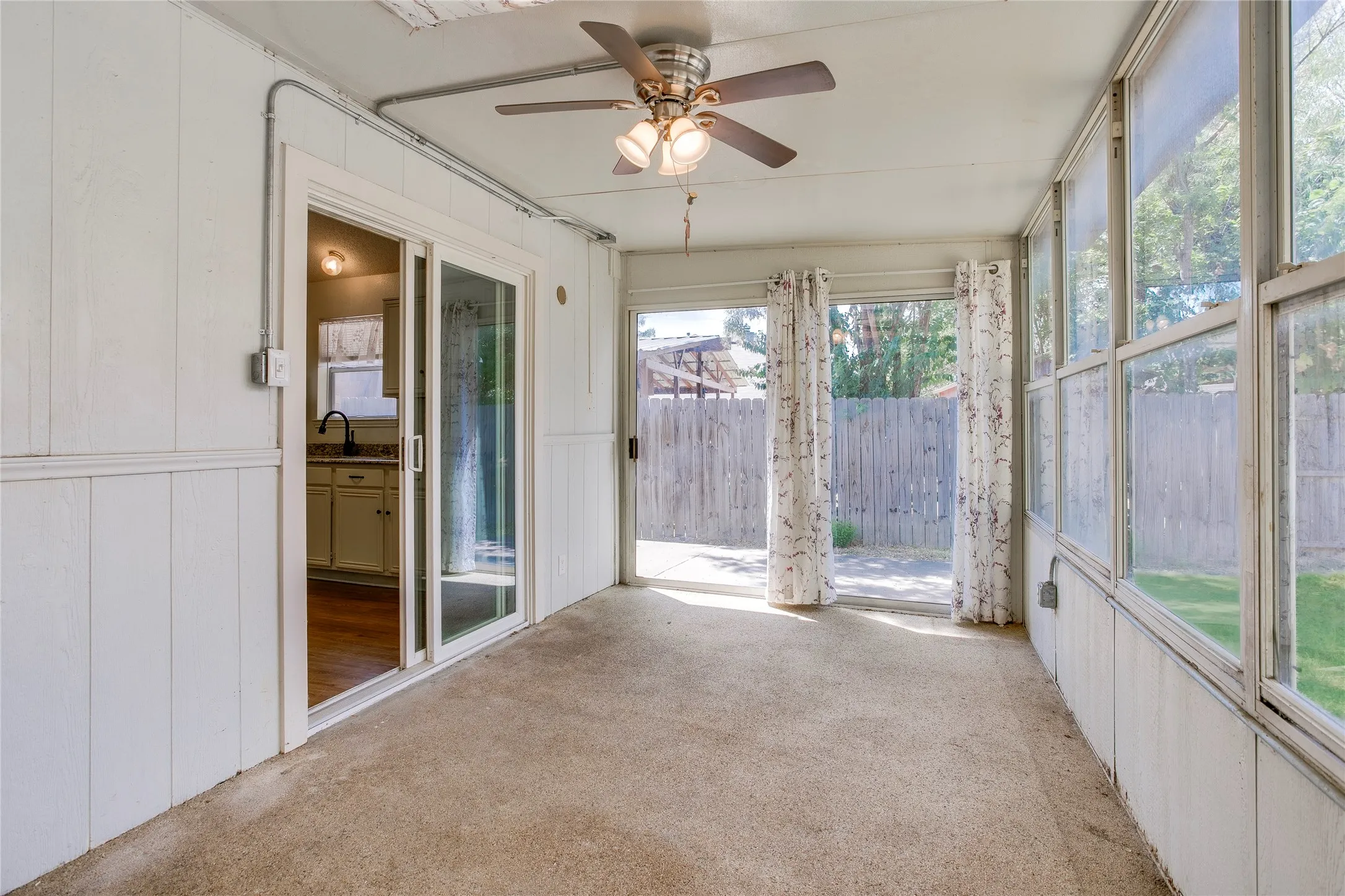 Single Family Residence For Sale in Dallas County , 1114 Brewer Drive, Cedar Hill, Texas 75104, 3 Bedroom, 2 Bathroom, 2 Garage spaces, 1,482 Sqft, built in 1987, mls#21371172, Real Estate Agent in Cedar Hill, Homes For Sale in Dallas county, Homes For Sale in Cedar Hill, Realtor in Cedar Hill Texas, Real Estate Brokerage Independent Realty Texas, Luminita Cordes Realtor