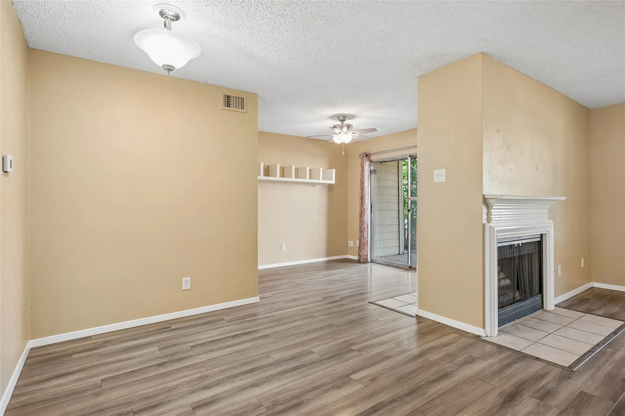 Dining alcove