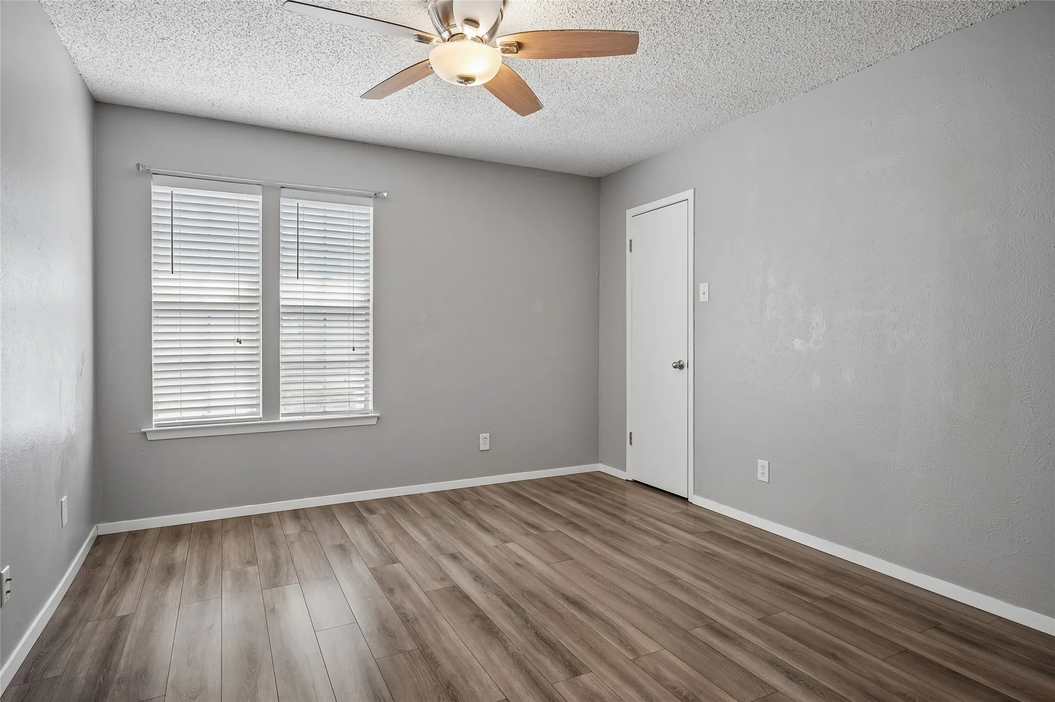 Large bedroom with walk-in closet