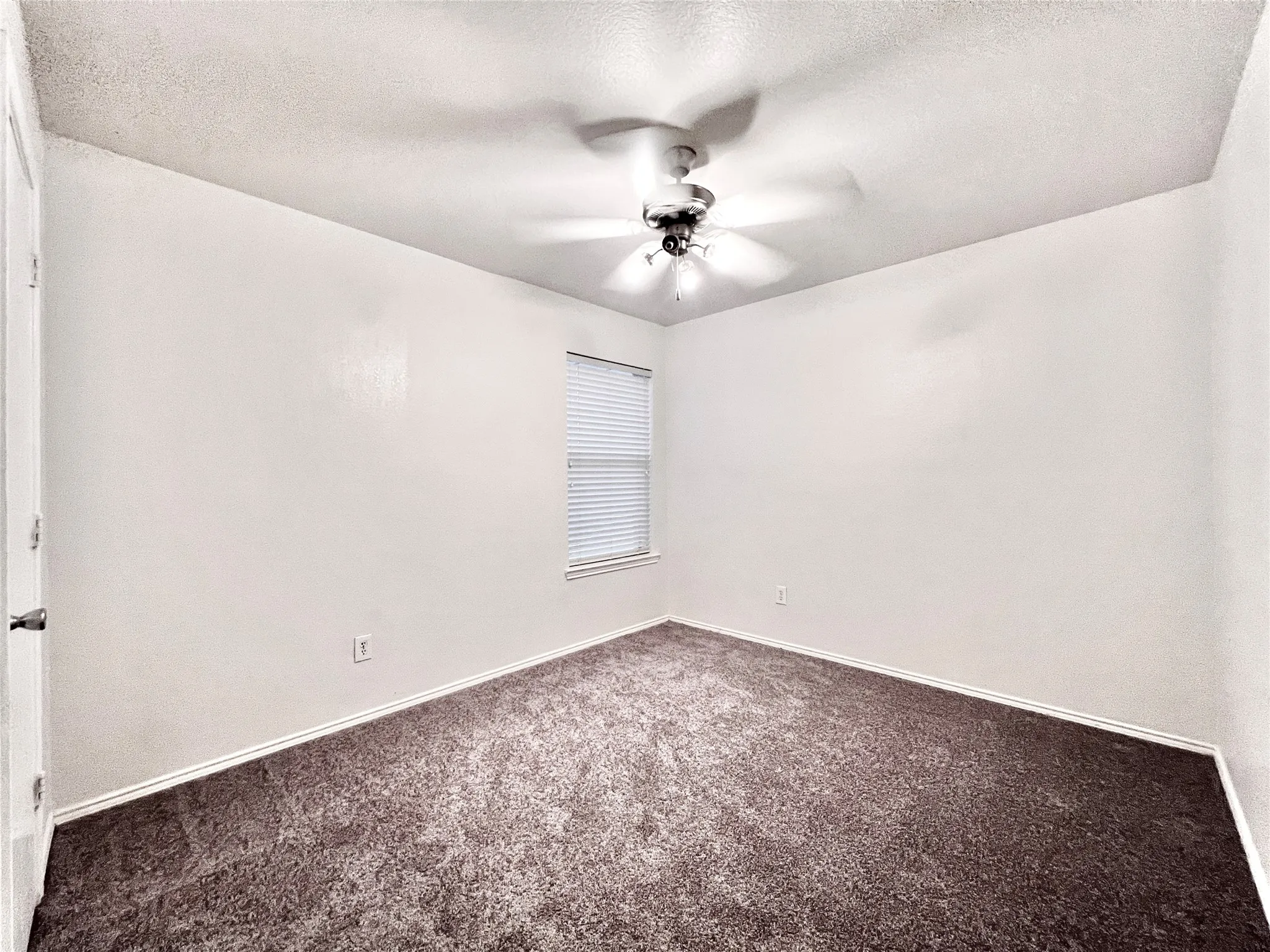 Single Family Residence For Sale in Dallas County , 1128 Jamie Drive, Grand Prairie, Texas 75052, 3 Bedroom, 3 Bathroom, 2 Garage spaces, 1,607 Sqft, built in 2005, mls#21375099, Real Estate Agent in Grand Prairie, Homes For Sale in Dallas county, Homes For Sale in Grand Prairie, Realtor in Grand Prairie Texas, Real Estate Brokerage Independent Realty Texas, Luminita Cordes Realtor