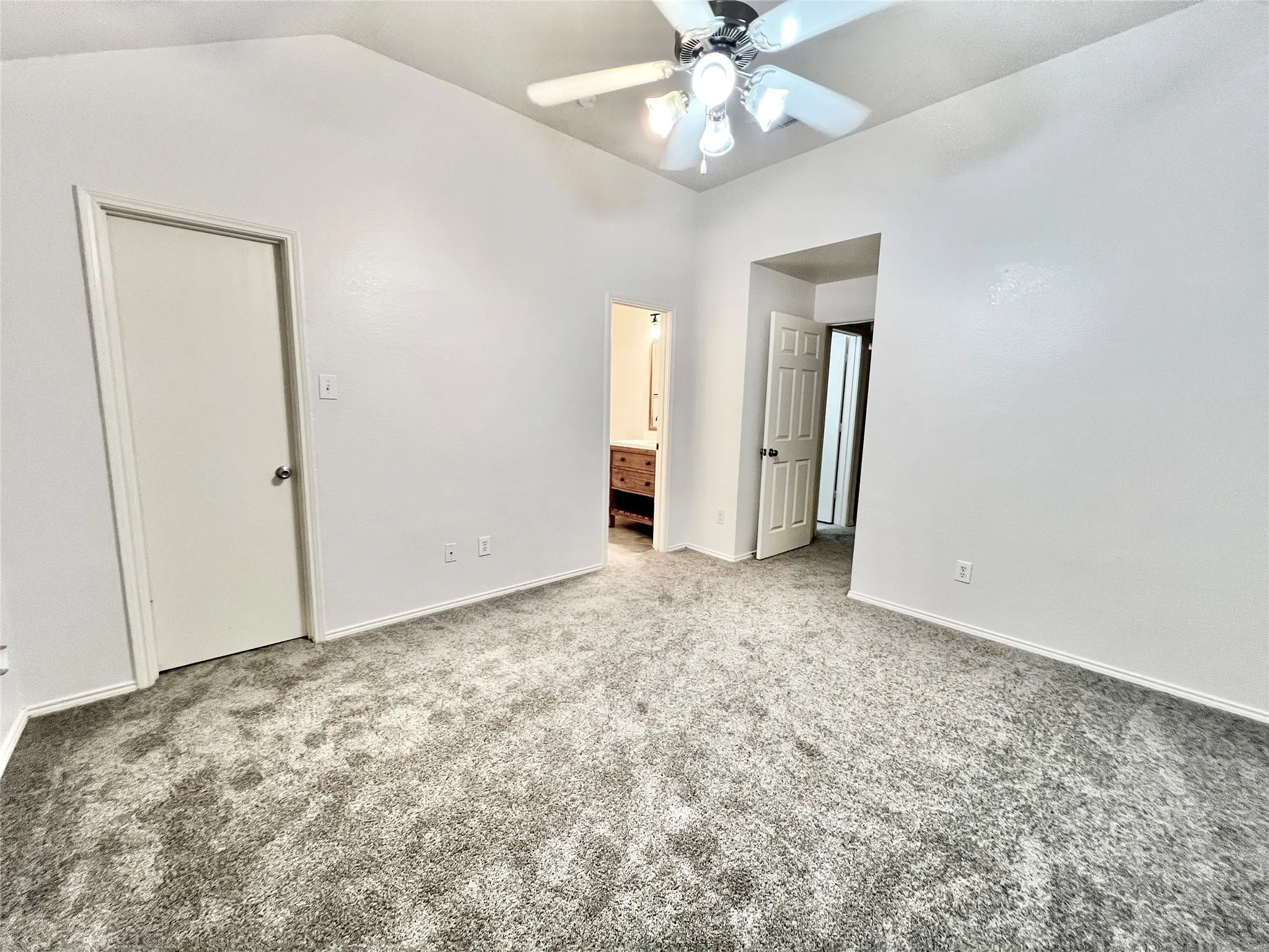 Single Family Residence For Sale in Dallas County , 1128 Jamie Drive, Grand Prairie, Texas 75052, 3 Bedroom, 3 Bathroom, 2 Garage spaces, 1,607 Sqft, built in 2005, mls#21375099, Real Estate Agent in Grand Prairie, Homes For Sale in Dallas county, Homes For Sale in Grand Prairie, Realtor in Grand Prairie Texas, Real Estate Brokerage Independent Realty Texas, Luminita Cordes Realtor