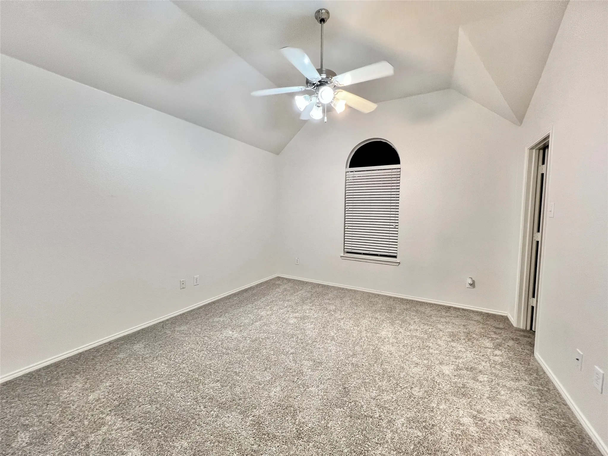 Single Family Residence For Sale in Dallas County , 1128 Jamie Drive, Grand Prairie, Texas 75052, 3 Bedroom, 3 Bathroom, 2 Garage spaces, 1,607 Sqft, built in 2005, mls#21375099, Real Estate Agent in Grand Prairie, Homes For Sale in Dallas county, Homes For Sale in Grand Prairie, Realtor in Grand Prairie Texas, Real Estate Brokerage Independent Realty Texas, Luminita Cordes Realtor