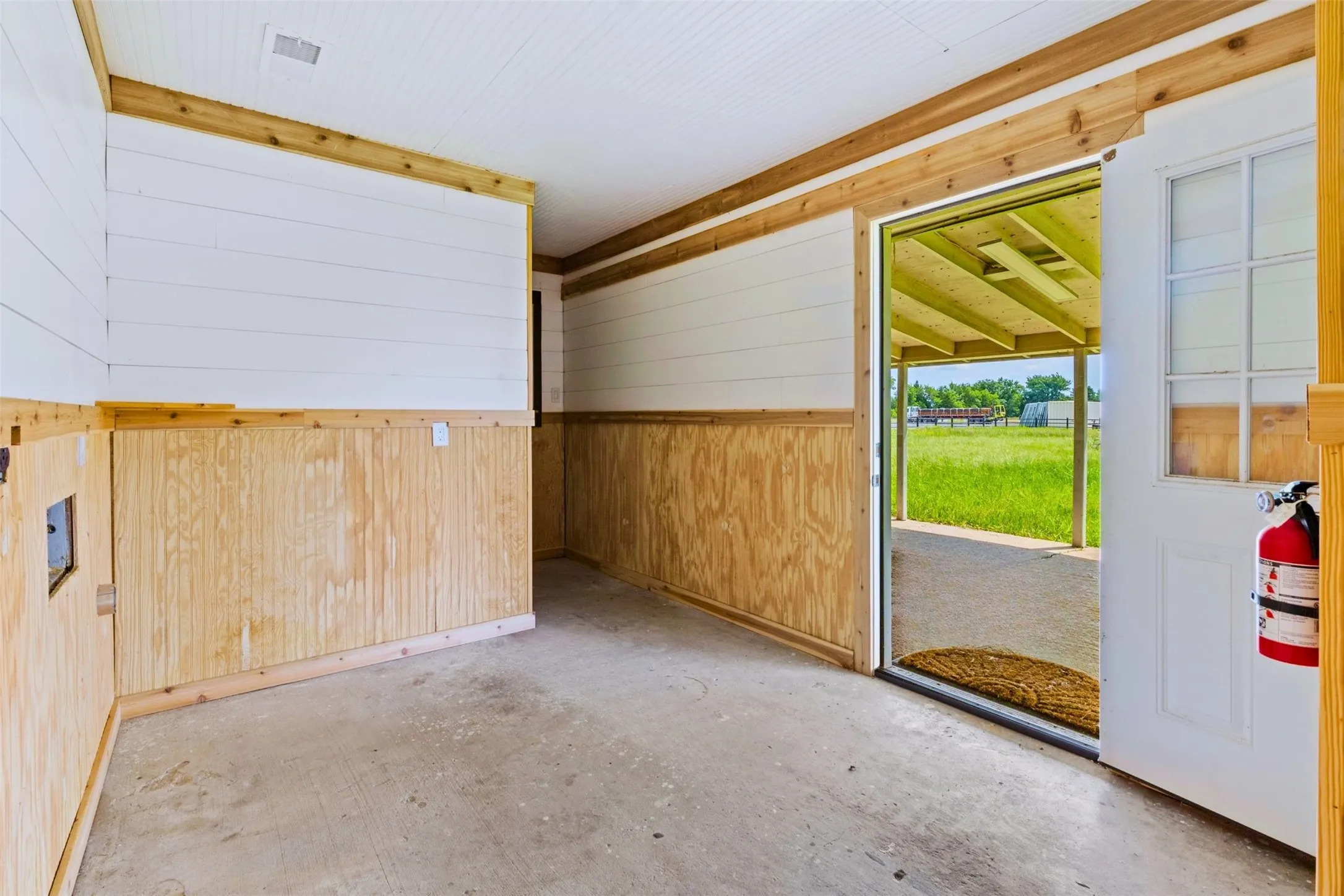 Single Family Residence For Sale in Fannin County , 5772 N State Highway 78, Bonham, Texas 75418, 3 Bedroom, 1 Bathroom, Garage spaces, 1,495 Sqft, built in 1967, mls#21375114, Real Estate Agent in Bonham, Homes For Sale in Fannin county, Homes For Sale in Bonham, Realtor in Bonham Texas, Real Estate Brokerage Independent Realty Texas, Luminita Cordes Realtor