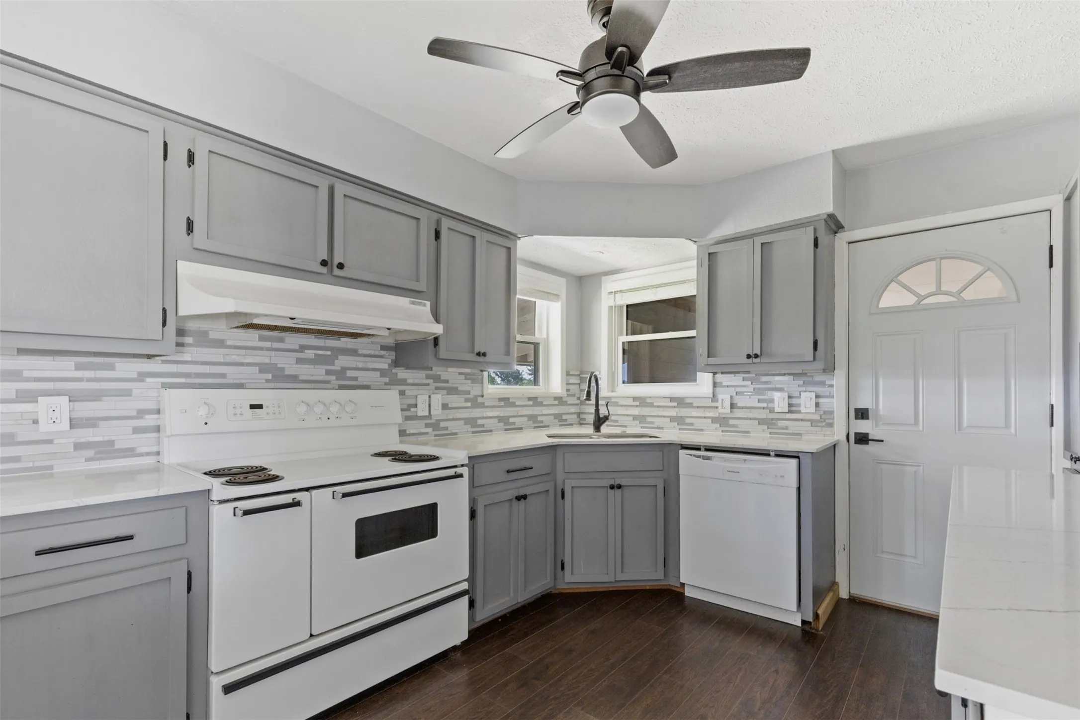 Single Family Residence For Sale in Fannin County , 5772 N State Highway 78, Bonham, Texas 75418, 3 Bedroom, 1 Bathroom, Garage spaces, 1,495 Sqft, built in 1967, mls#21375114, Real Estate Agent in Bonham, Homes For Sale in Fannin county, Homes For Sale in Bonham, Realtor in Bonham Texas, Real Estate Brokerage Independent Realty Texas, Luminita Cordes Realtor