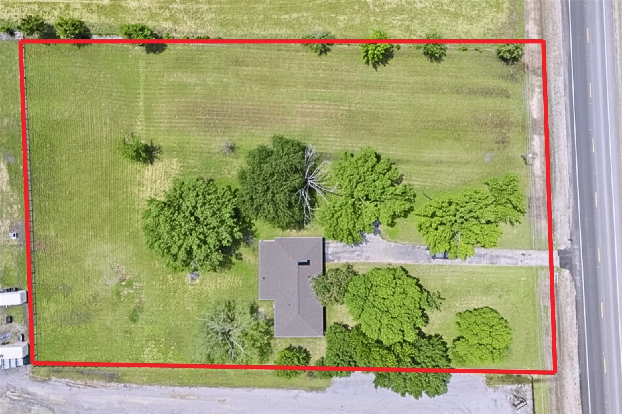 Single Family Residence For Sale in Fannin County , 5772 N State Highway 78, Bonham, Texas 75418, 3 Bedroom, 1 Bathroom, Garage spaces, 1,495 Sqft, built in 1967, mls#21375114, Real Estate Agent in Bonham, Homes For Sale in Fannin county, Homes For Sale in Bonham, Realtor in Bonham Texas, Real Estate Brokerage Independent Realty Texas, Luminita Cordes Realtor