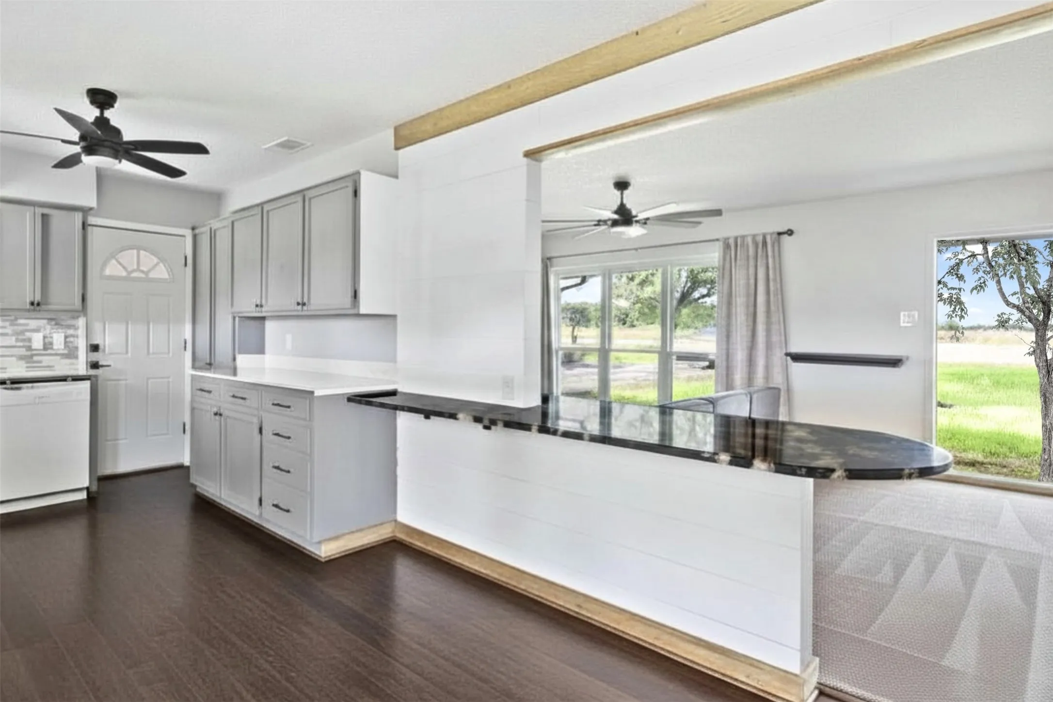 Single Family Residence For Sale in Fannin County , 5772 N State Highway 78, Bonham, Texas 75418, 3 Bedroom, 1 Bathroom, Garage spaces, 1,495 Sqft, built in 1967, mls#21375114, Real Estate Agent in Bonham, Homes For Sale in Fannin county, Homes For Sale in Bonham, Realtor in Bonham Texas, Real Estate Brokerage Independent Realty Texas, Luminita Cordes Realtor