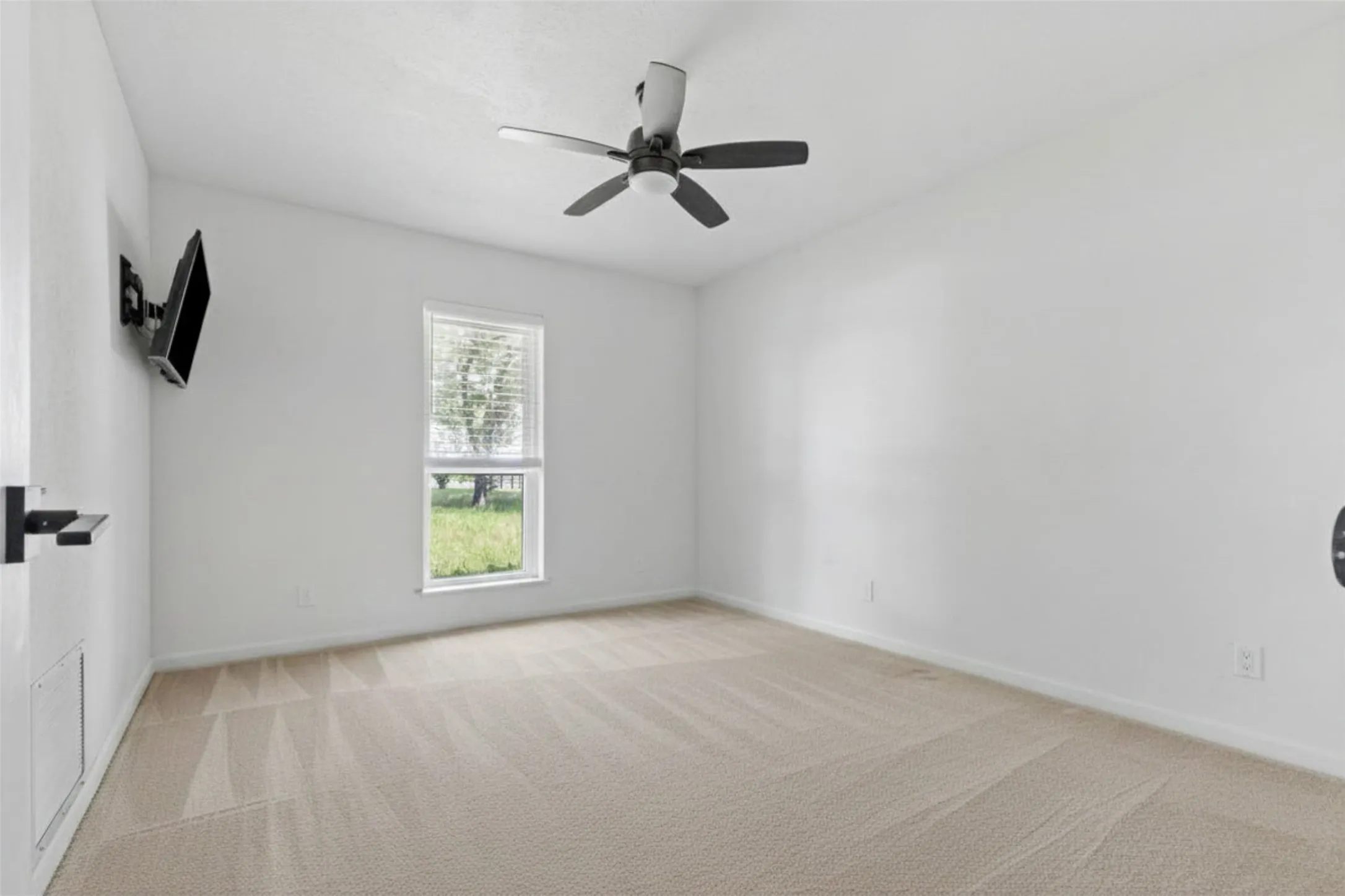 Single Family Residence For Sale in Fannin County , 5772 N State Highway 78, Bonham, Texas 75418, 3 Bedroom, 1 Bathroom, Garage spaces, 1,495 Sqft, built in 1967, mls#21375114, Real Estate Agent in Bonham, Homes For Sale in Fannin county, Homes For Sale in Bonham, Realtor in Bonham Texas, Real Estate Brokerage Independent Realty Texas, Luminita Cordes Realtor