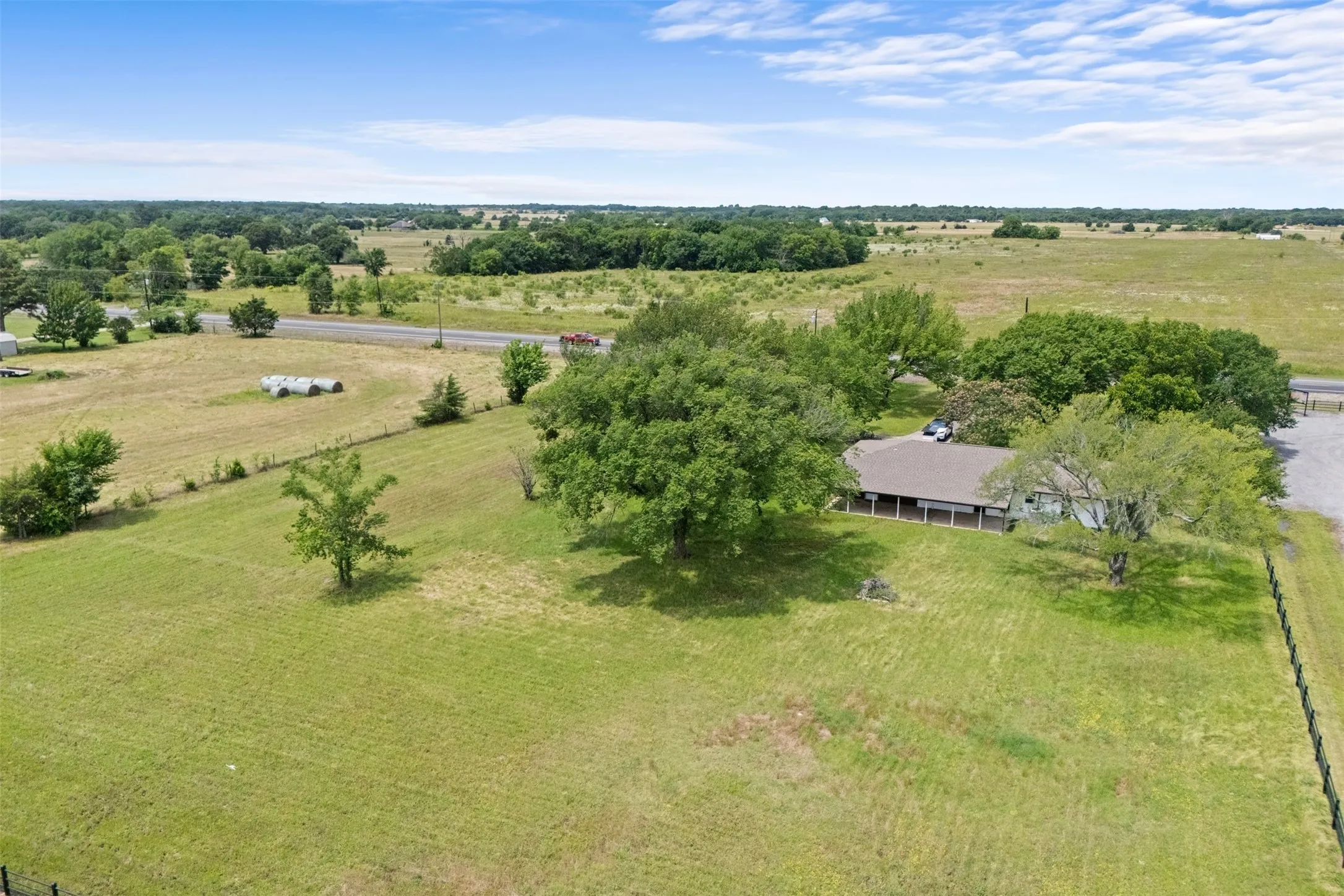 Single Family Residence For Sale in Fannin County , 5772 N State Highway 78, Bonham, Texas 75418, 3 Bedroom, 1 Bathroom, Garage spaces, 1,495 Sqft, built in 1967, mls#21375114, Real Estate Agent in Bonham, Homes For Sale in Fannin county, Homes For Sale in Bonham, Realtor in Bonham Texas, Real Estate Brokerage Independent Realty Texas, Luminita Cordes Realtor