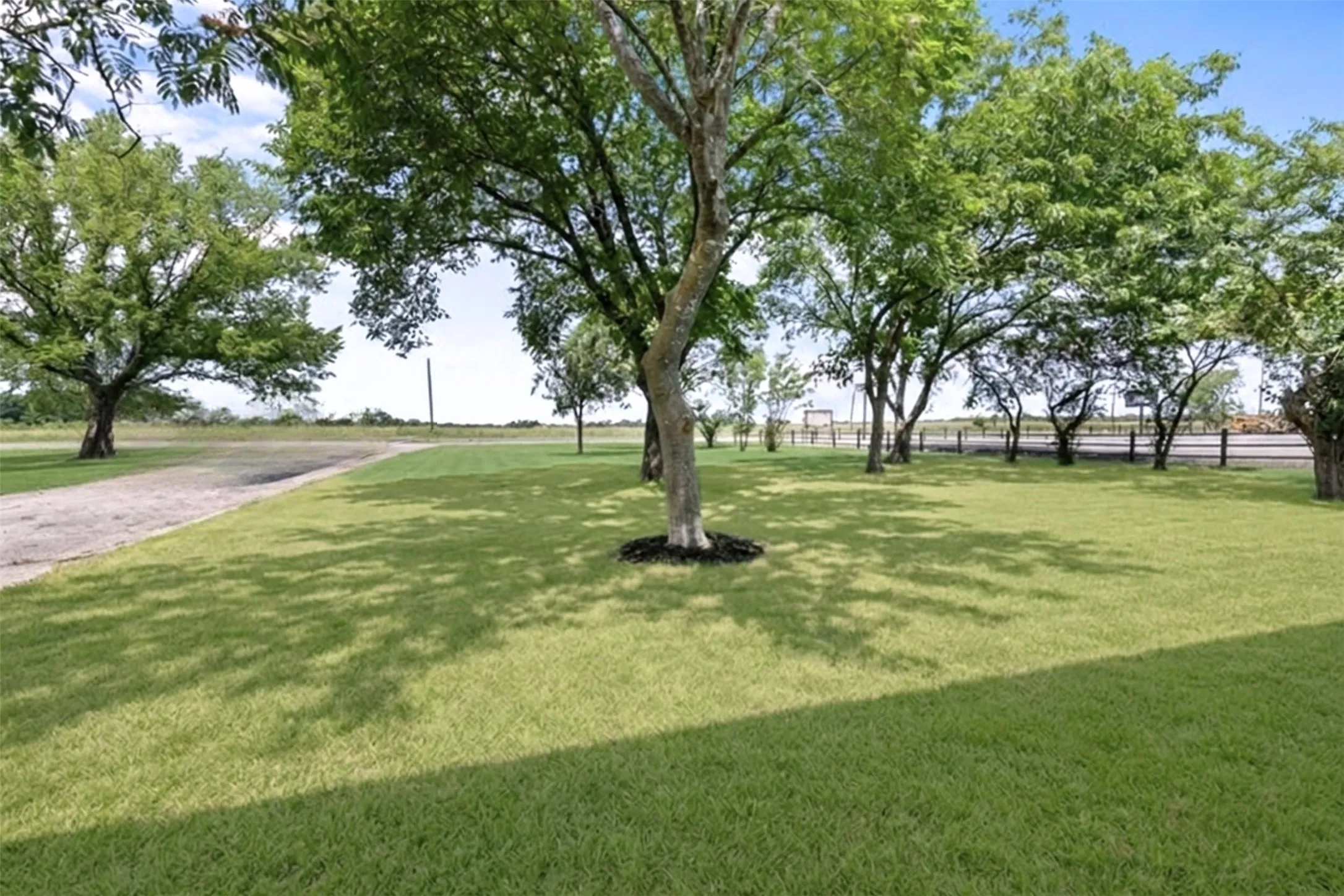 Single Family Residence For Sale in Fannin County , 5772 N State Highway 78, Bonham, Texas 75418, 3 Bedroom, 1 Bathroom, Garage spaces, 1,495 Sqft, built in 1967, mls#21375114, Real Estate Agent in Bonham, Homes For Sale in Fannin county, Homes For Sale in Bonham, Realtor in Bonham Texas, Real Estate Brokerage Independent Realty Texas, Luminita Cordes Realtor