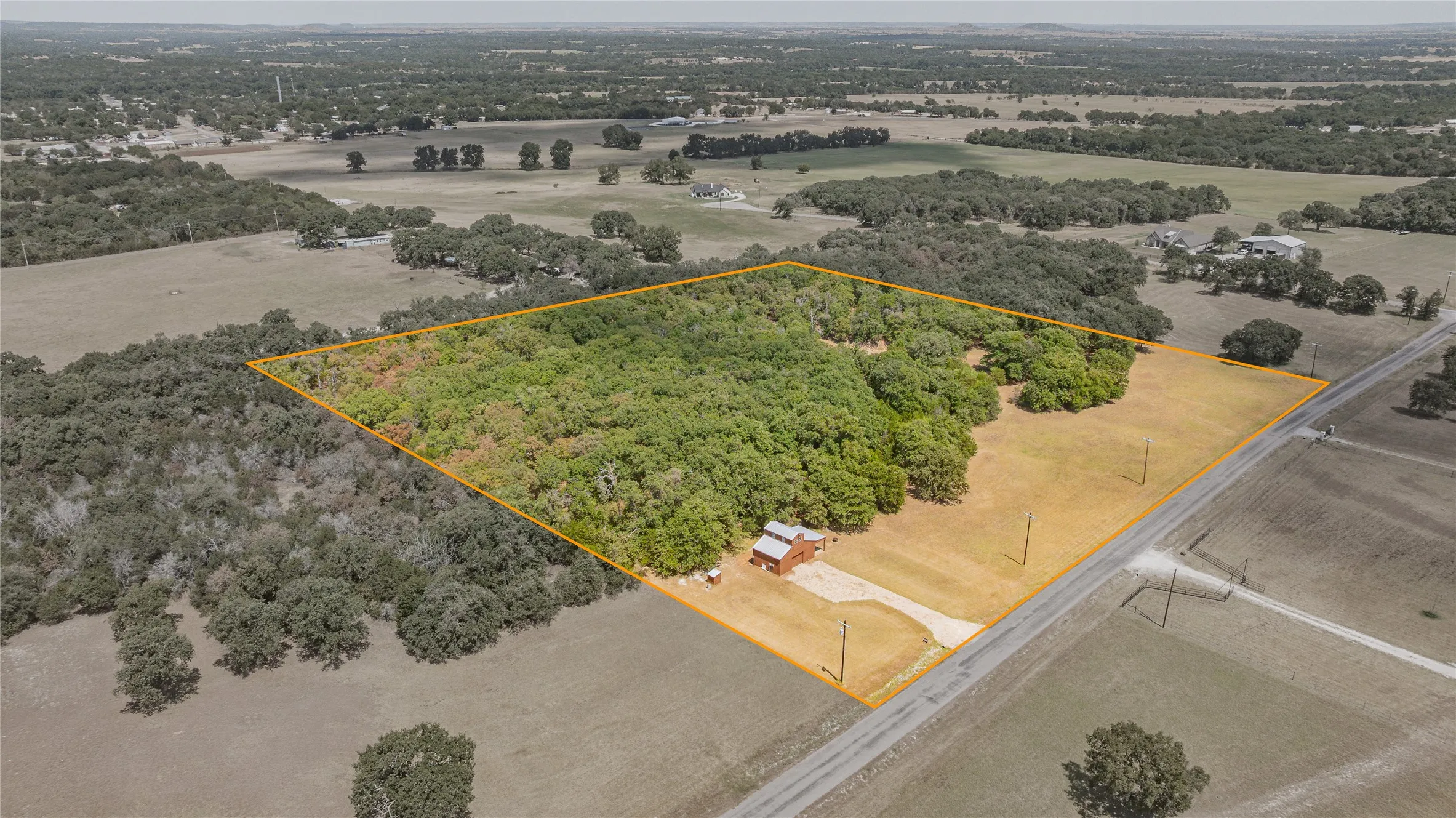 Single Family Residence For Sale in Bosque County , 160 Private Road 2161, Iredell, Texas 76649, 1 Bedroom, 1 Bathroom, 1 Garage spaces, 420 Sqft, built in 2016, mls#21370572, Real Estate Agent in Iredell, Homes For Sale in Bosque county, Homes For Sale in Iredell, Realtor in Iredell Texas, Real Estate Brokerage Independent Realty Texas, Luminita Cordes Realtor