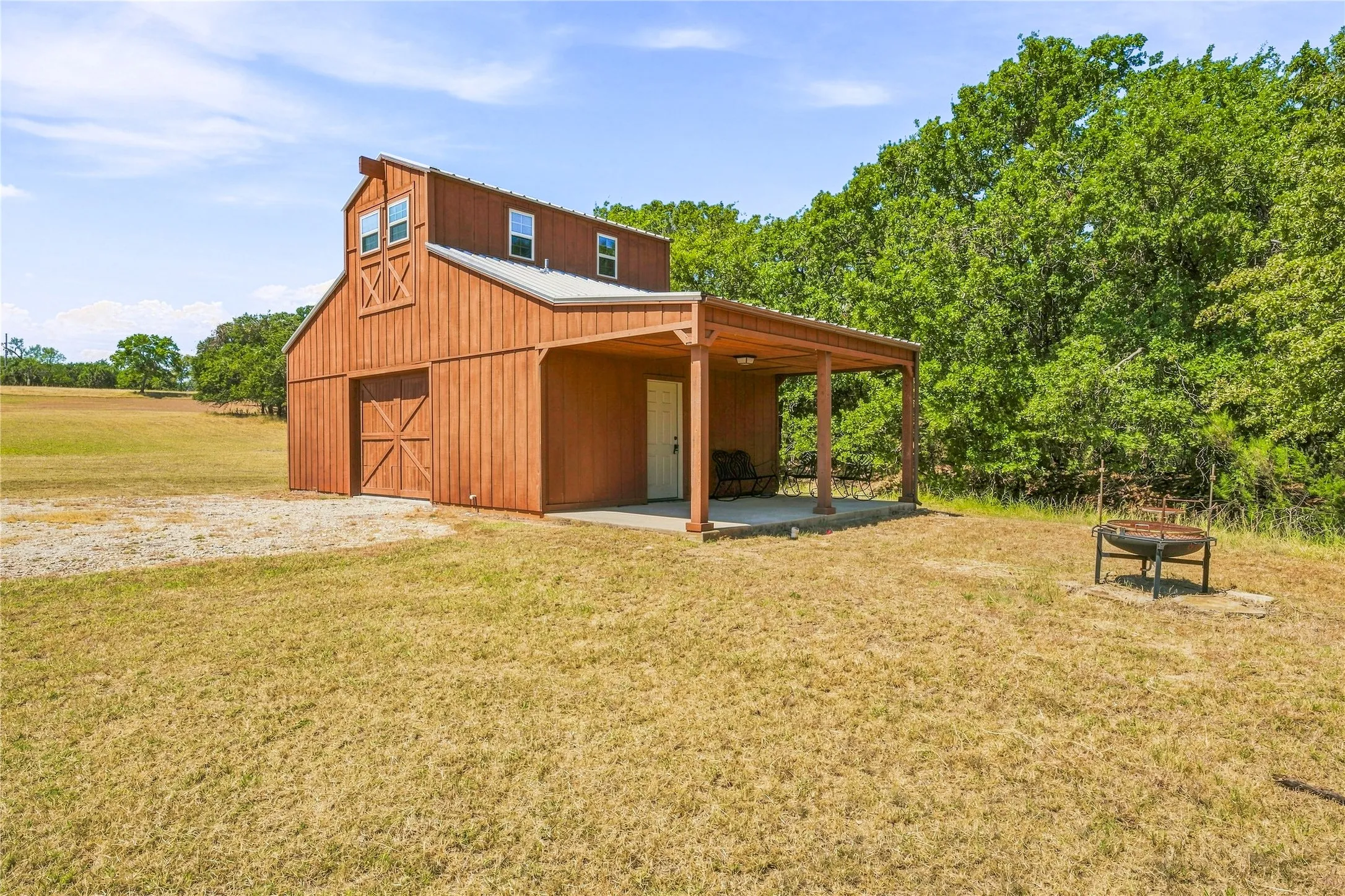 Single Family Residence For Sale in Bosque County , 160 Private Road 2161, Iredell, Texas 76649, 1 Bedroom, 1 Bathroom, 1 Garage spaces, 420 Sqft, built in 2016, mls#21370572, Real Estate Agent in Iredell, Homes For Sale in Bosque county, Homes For Sale in Iredell, Realtor in Iredell Texas, Real Estate Brokerage Independent Realty Texas, Luminita Cordes Realtor
