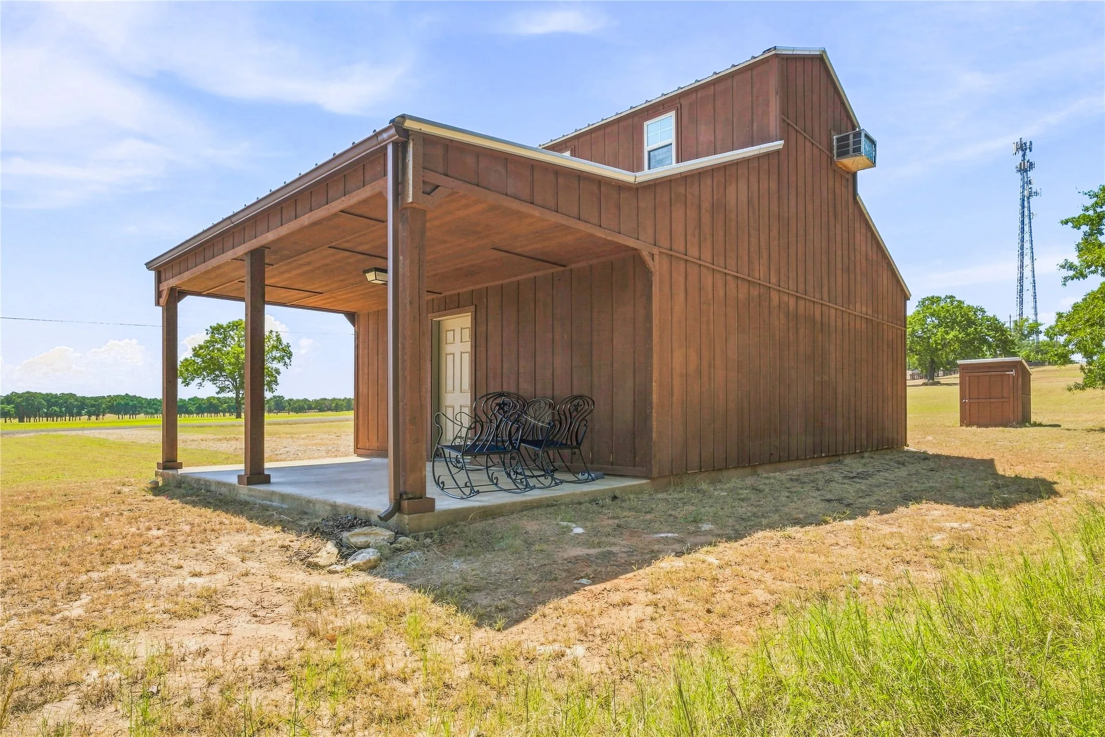 Single Family Residence For Sale in Bosque County , 160 Private Road 2161, Iredell, Texas 76649, 1 Bedroom, 1 Bathroom, 1 Garage spaces, 420 Sqft, built in 2016, mls#21370572, Real Estate Agent in Iredell, Homes For Sale in Bosque county, Homes For Sale in Iredell, Realtor in Iredell Texas, Real Estate Brokerage Independent Realty Texas, Luminita Cordes Realtor