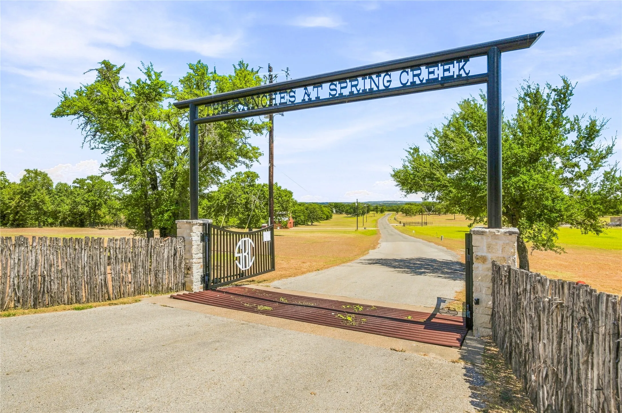 Single Family Residence For Sale in Bosque County , 160 Private Road 2161, Iredell, Texas 76649, 1 Bedroom, 1 Bathroom, 1 Garage spaces, 420 Sqft, built in 2016, mls#21370572, Real Estate Agent in Iredell, Homes For Sale in Bosque county, Homes For Sale in Iredell, Realtor in Iredell Texas, Real Estate Brokerage Independent Realty Texas, Luminita Cordes Realtor