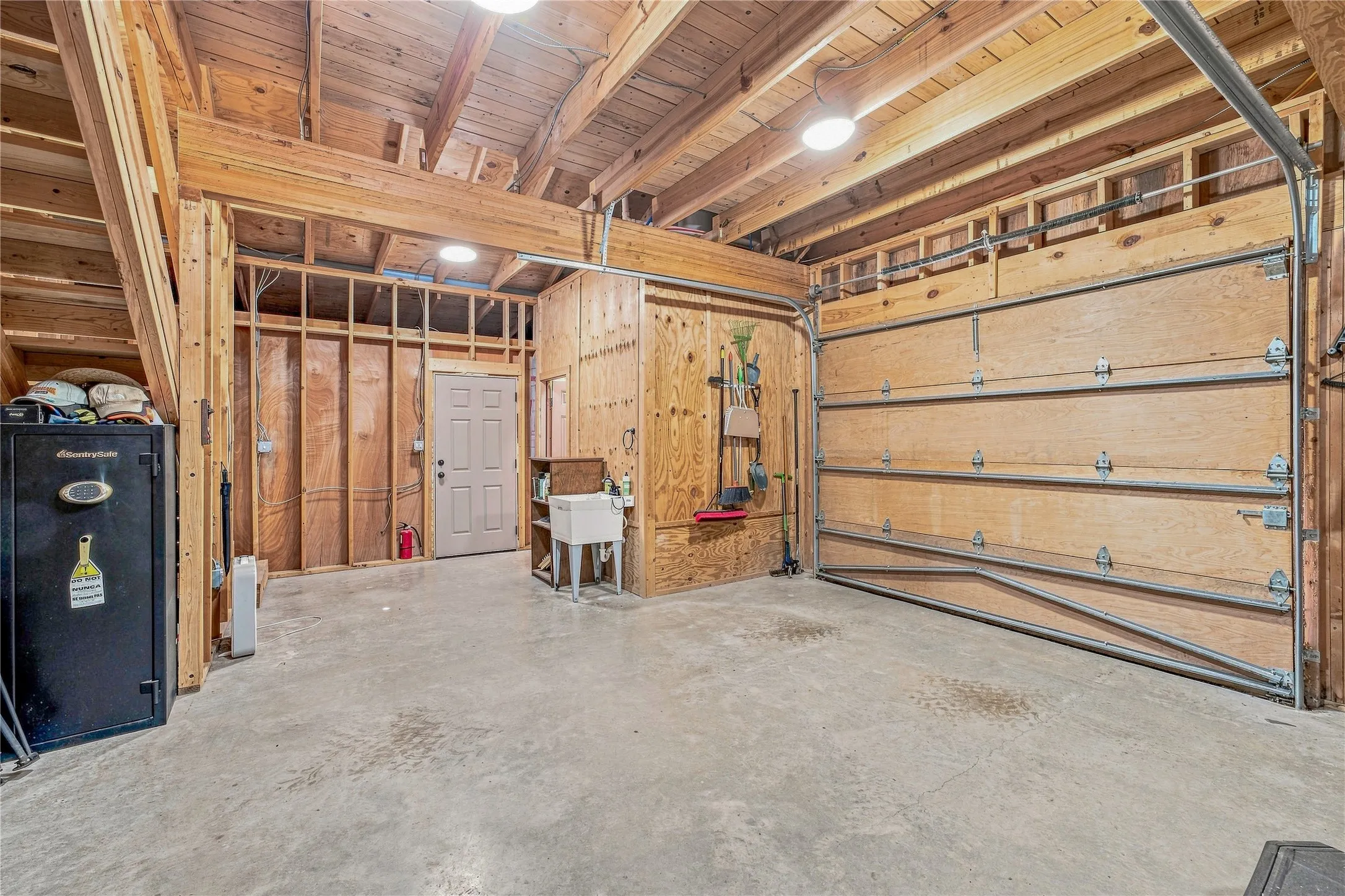 Single Family Residence For Sale in Bosque County , 160 Private Road 2161, Iredell, Texas 76649, 1 Bedroom, 1 Bathroom, 1 Garage spaces, 420 Sqft, built in 2016, mls#21370572, Real Estate Agent in Iredell, Homes For Sale in Bosque county, Homes For Sale in Iredell, Realtor in Iredell Texas, Real Estate Brokerage Independent Realty Texas, Luminita Cordes Realtor