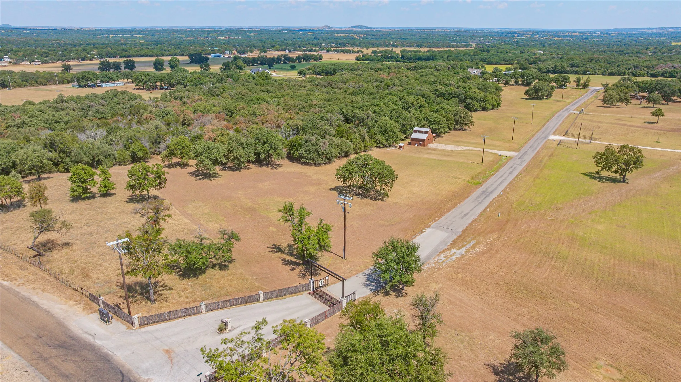 Single Family Residence For Sale in Bosque County , 160 Private Road 2161, Iredell, Texas 76649, 1 Bedroom, 1 Bathroom, 1 Garage spaces, 420 Sqft, built in 2016, mls#21370572, Real Estate Agent in Iredell, Homes For Sale in Bosque county, Homes For Sale in Iredell, Realtor in Iredell Texas, Real Estate Brokerage Independent Realty Texas, Luminita Cordes Realtor