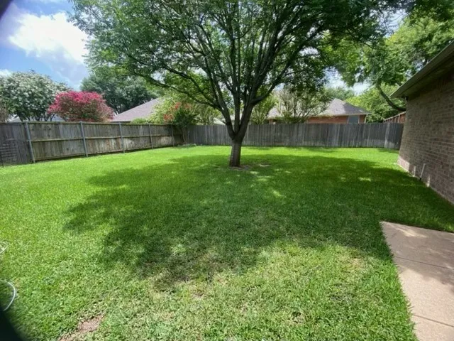 Single Family Residence For Sale in Ellis County , 1631 Greenway Court, Midlothian, Texas 76065, 3 Bedroom, 3 Bathroom, 2 Garage spaces, 1,889 Sqft, built in 1995, mls#21375121, Real Estate Agent in Midlothian, Homes For Sale in Ellis county, Homes For Sale in Midlothian, Realtor in Midlothian Texas, Real Estate Brokerage Independent Realty Texas, Luminita Cordes Realtor