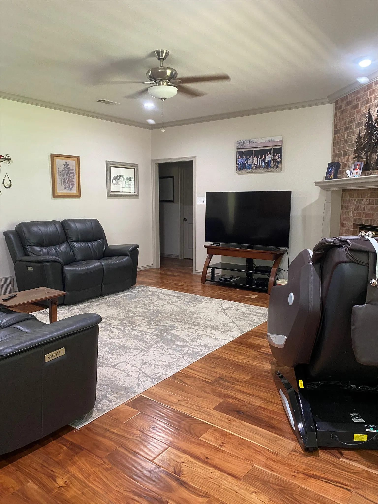 Single Family Residence For Sale in Ellis County , 1631 Greenway Court, Midlothian, Texas 76065, 3 Bedroom, 3 Bathroom, 2 Garage spaces, 1,889 Sqft, built in 1995, mls#21375121, Real Estate Agent in Midlothian, Homes For Sale in Ellis county, Homes For Sale in Midlothian, Realtor in Midlothian Texas, Real Estate Brokerage Independent Realty Texas, Luminita Cordes Realtor