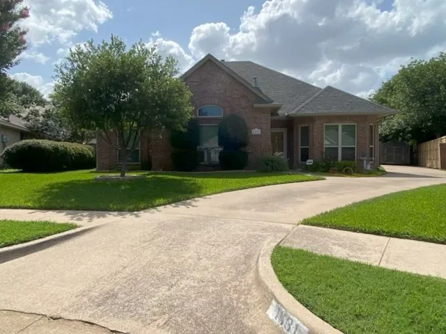 Single Family Residence For Sale in Ellis County , 1631 Greenway Court, Midlothian, Texas 76065, 3 Bedroom, 3 Bathroom, 2 Garage spaces, 1,889 Sqft, built in 1995, mls#21375121, Real Estate Agent in Midlothian, Homes For Sale in Ellis county, Homes For Sale in Midlothian, Realtor in Midlothian Texas, Real Estate Brokerage Independent Realty Texas, Luminita Cordes Realtor