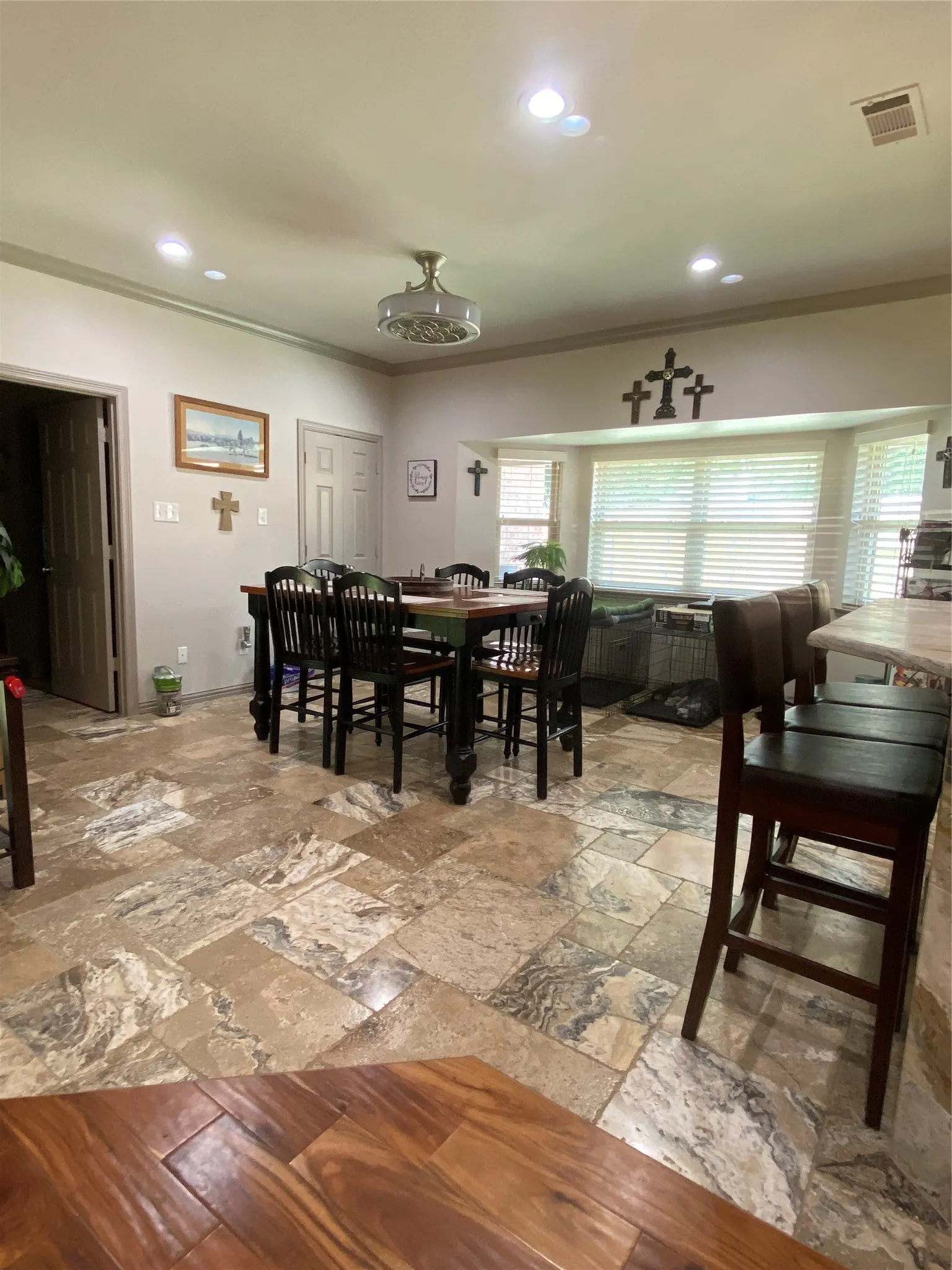 Single Family Residence For Sale in Ellis County , 1631 Greenway Court, Midlothian, Texas 76065, 3 Bedroom, 3 Bathroom, 2 Garage spaces, 1,889 Sqft, built in 1995, mls#21375121, Real Estate Agent in Midlothian, Homes For Sale in Ellis county, Homes For Sale in Midlothian, Realtor in Midlothian Texas, Real Estate Brokerage Independent Realty Texas, Luminita Cordes Realtor
