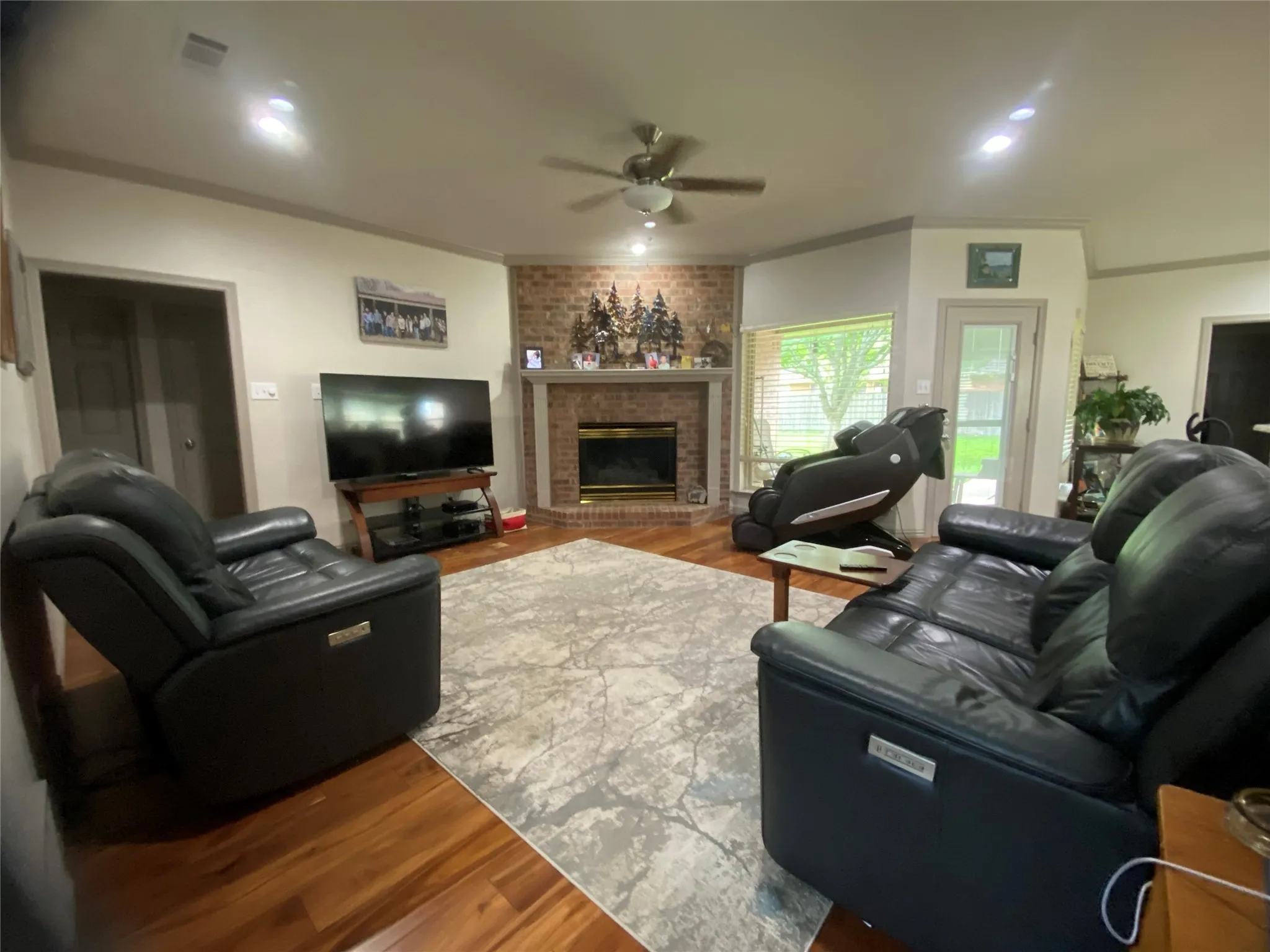 Single Family Residence For Sale in Ellis County , 1631 Greenway Court, Midlothian, Texas 76065, 3 Bedroom, 3 Bathroom, 2 Garage spaces, 1,889 Sqft, built in 1995, mls#21375121, Real Estate Agent in Midlothian, Homes For Sale in Ellis county, Homes For Sale in Midlothian, Realtor in Midlothian Texas, Real Estate Brokerage Independent Realty Texas, Luminita Cordes Realtor