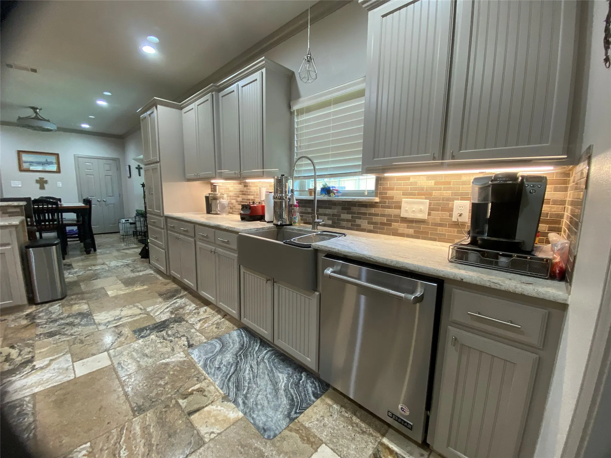 Single Family Residence For Sale in Ellis County , 1631 Greenway Court, Midlothian, Texas 76065, 3 Bedroom, 3 Bathroom, 2 Garage spaces, 1,889 Sqft, built in 1995, mls#21375121, Real Estate Agent in Midlothian, Homes For Sale in Ellis county, Homes For Sale in Midlothian, Realtor in Midlothian Texas, Real Estate Brokerage Independent Realty Texas, Luminita Cordes Realtor