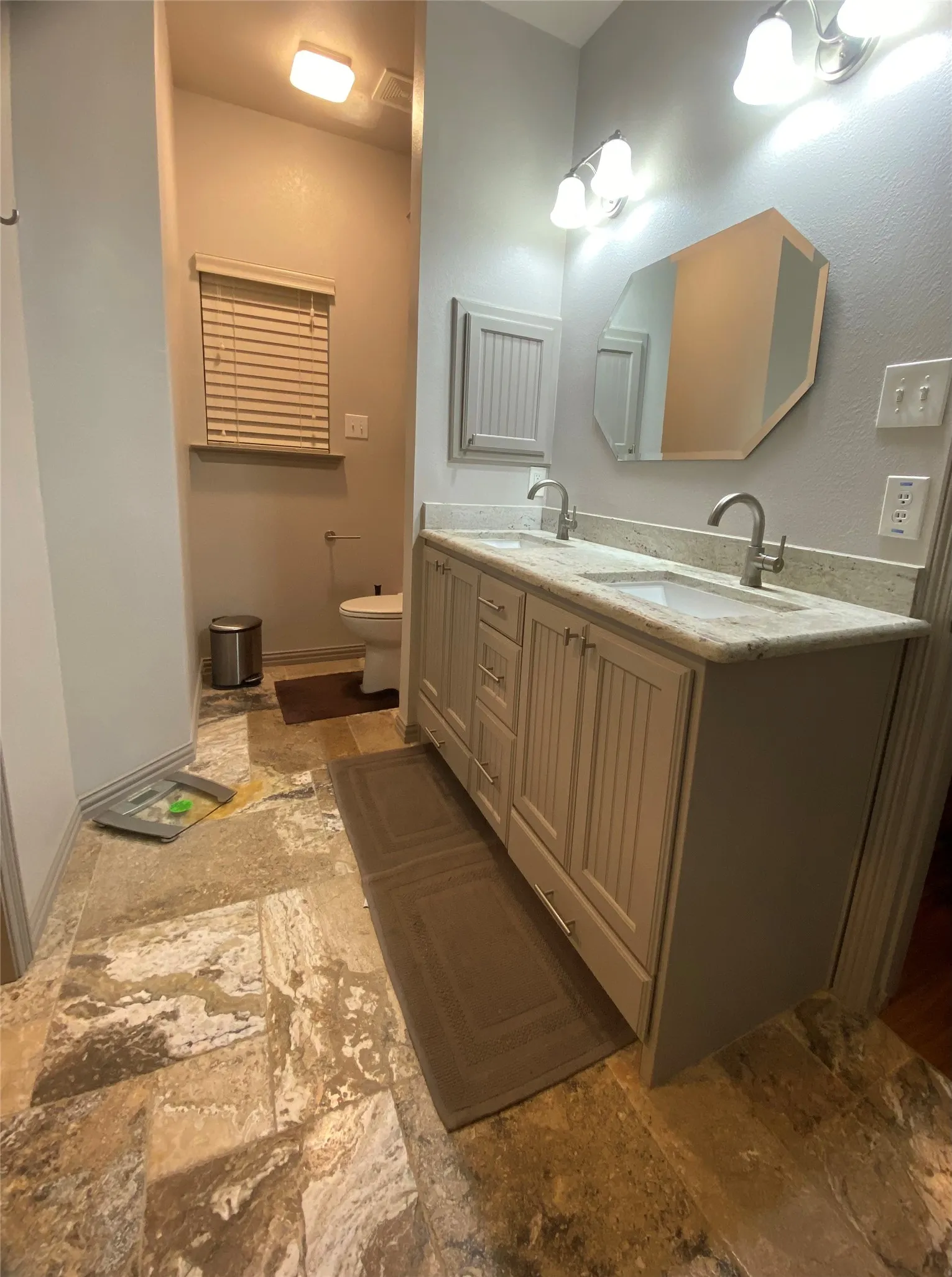 Single Family Residence For Sale in Ellis County , 1631 Greenway Court, Midlothian, Texas 76065, 3 Bedroom, 3 Bathroom, 2 Garage spaces, 1,889 Sqft, built in 1995, mls#21375121, Real Estate Agent in Midlothian, Homes For Sale in Ellis county, Homes For Sale in Midlothian, Realtor in Midlothian Texas, Real Estate Brokerage Independent Realty Texas, Luminita Cordes Realtor