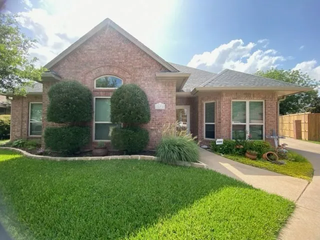 Single Family Residence For Sale in Ellis County , 1631 Greenway Court, Midlothian, Texas 76065, 3 Bedroom, 3 Bathroom, 2 Garage spaces, 1,889 Sqft, built in 1995, mls#21375121, Real Estate Agent in Midlothian, Homes For Sale in Ellis county, Homes For Sale in Midlothian, Realtor in Midlothian Texas, Real Estate Brokerage Independent Realty Texas, Luminita Cordes Realtor