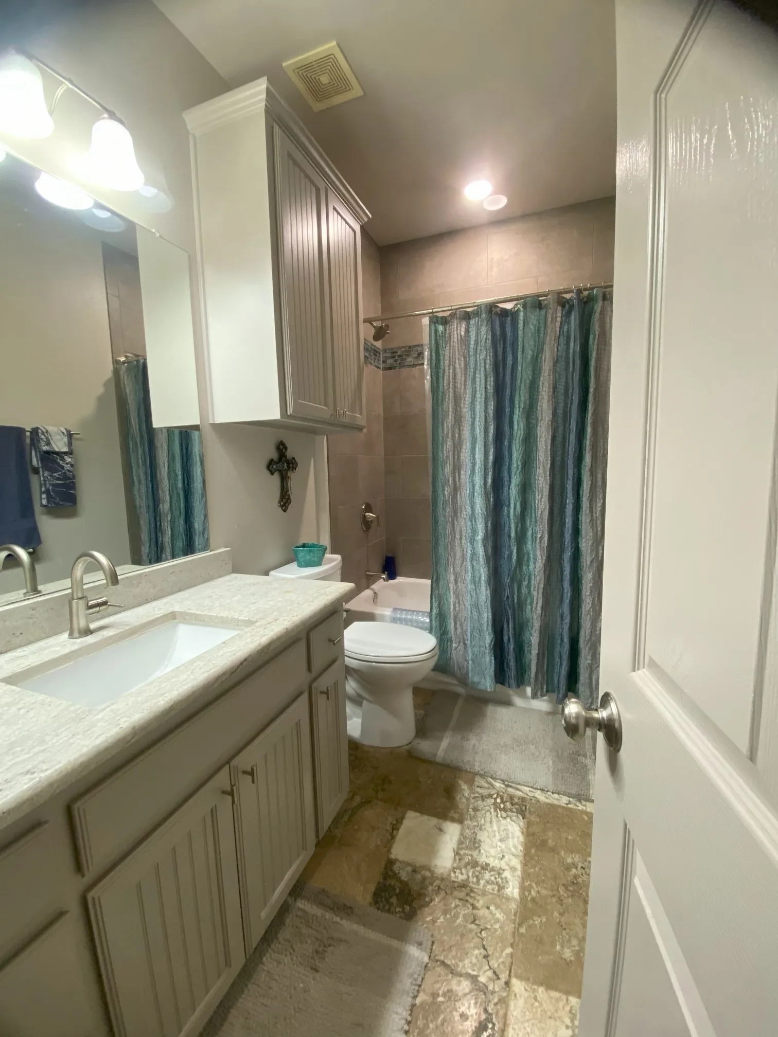 Single Family Residence For Sale in Ellis County , 1631 Greenway Court, Midlothian, Texas 76065, 3 Bedroom, 3 Bathroom, 2 Garage spaces, 1,889 Sqft, built in 1995, mls#21375121, Real Estate Agent in Midlothian, Homes For Sale in Ellis county, Homes For Sale in Midlothian, Realtor in Midlothian Texas, Real Estate Brokerage Independent Realty Texas, Luminita Cordes Realtor
