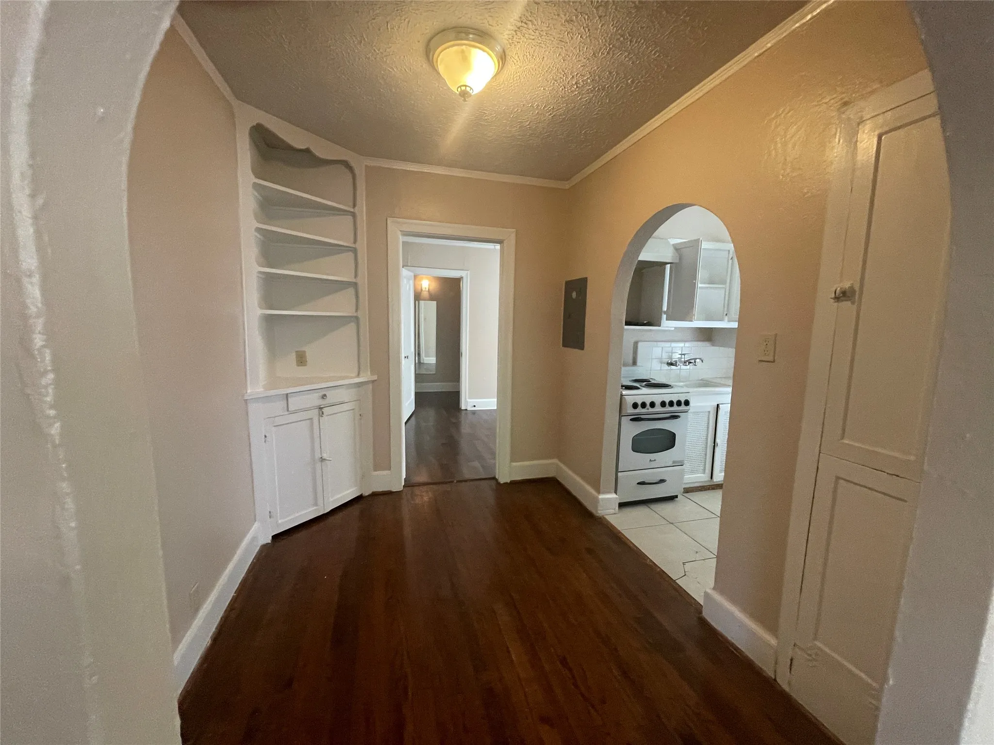 Apartment For Rent in Dallas County , 5906 Oram Street 7, Dallas, Texas 75206, 1 Bedroom, 1 Bathroom, Garage spaces, 650 Sqft, built in 1925, mls#21375124, Real Estate Agent in Dallas, Homes For Rent in Dallas county, Homes For Rent in Dallas, Realtor in Dallas Texas, Real Estate Brokerage Independent Realty Texas, Luminita Cordes Realtor