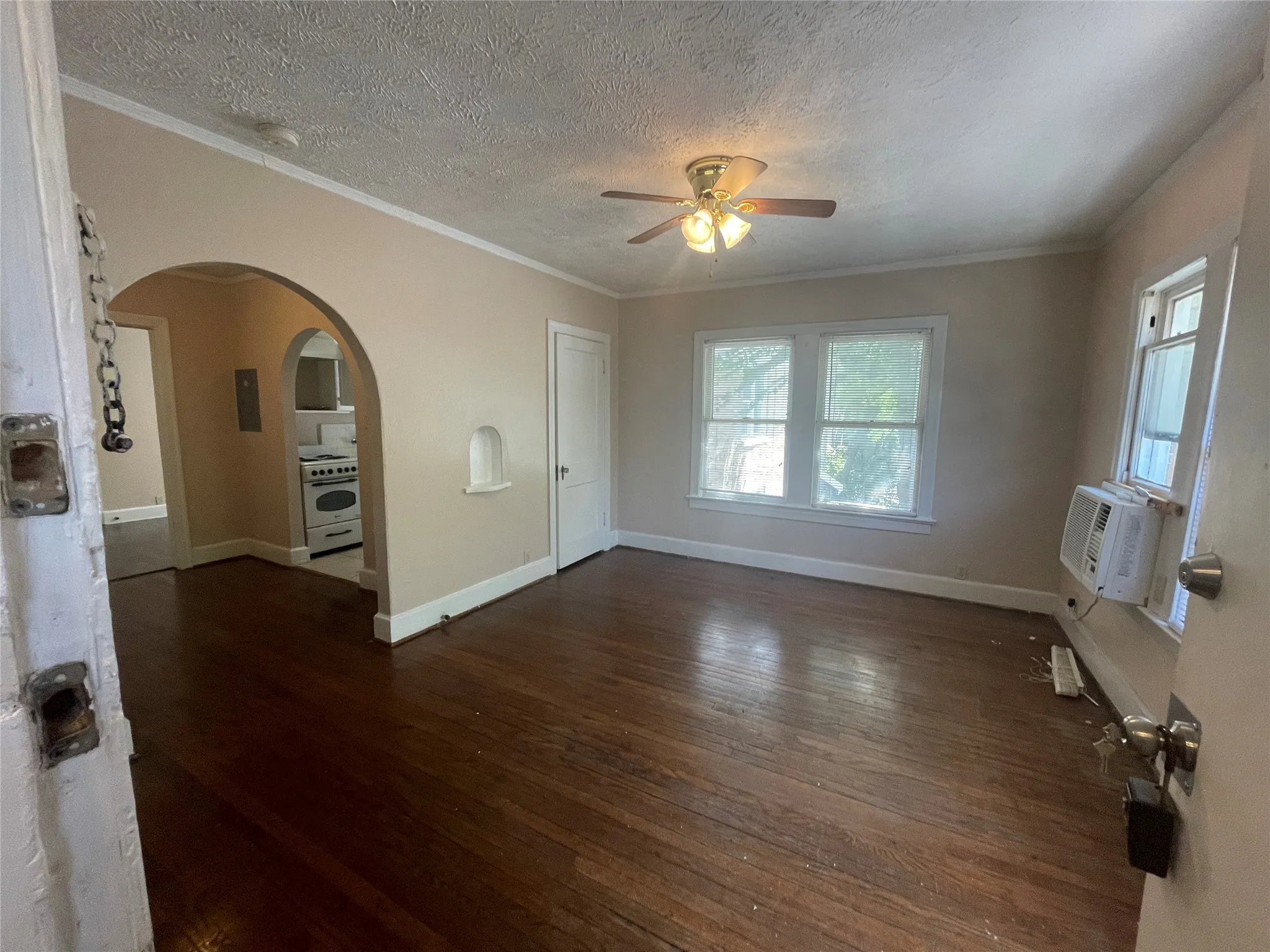 Apartment For Rent in Dallas County , 5906 Oram Street 7, Dallas, Texas 75206, 1 Bedroom, 1 Bathroom, Garage spaces, 650 Sqft, built in 1925, mls#21375124, Real Estate Agent in Dallas, Homes For Rent in Dallas county, Homes For Rent in Dallas, Realtor in Dallas Texas, Real Estate Brokerage Independent Realty Texas, Luminita Cordes Realtor