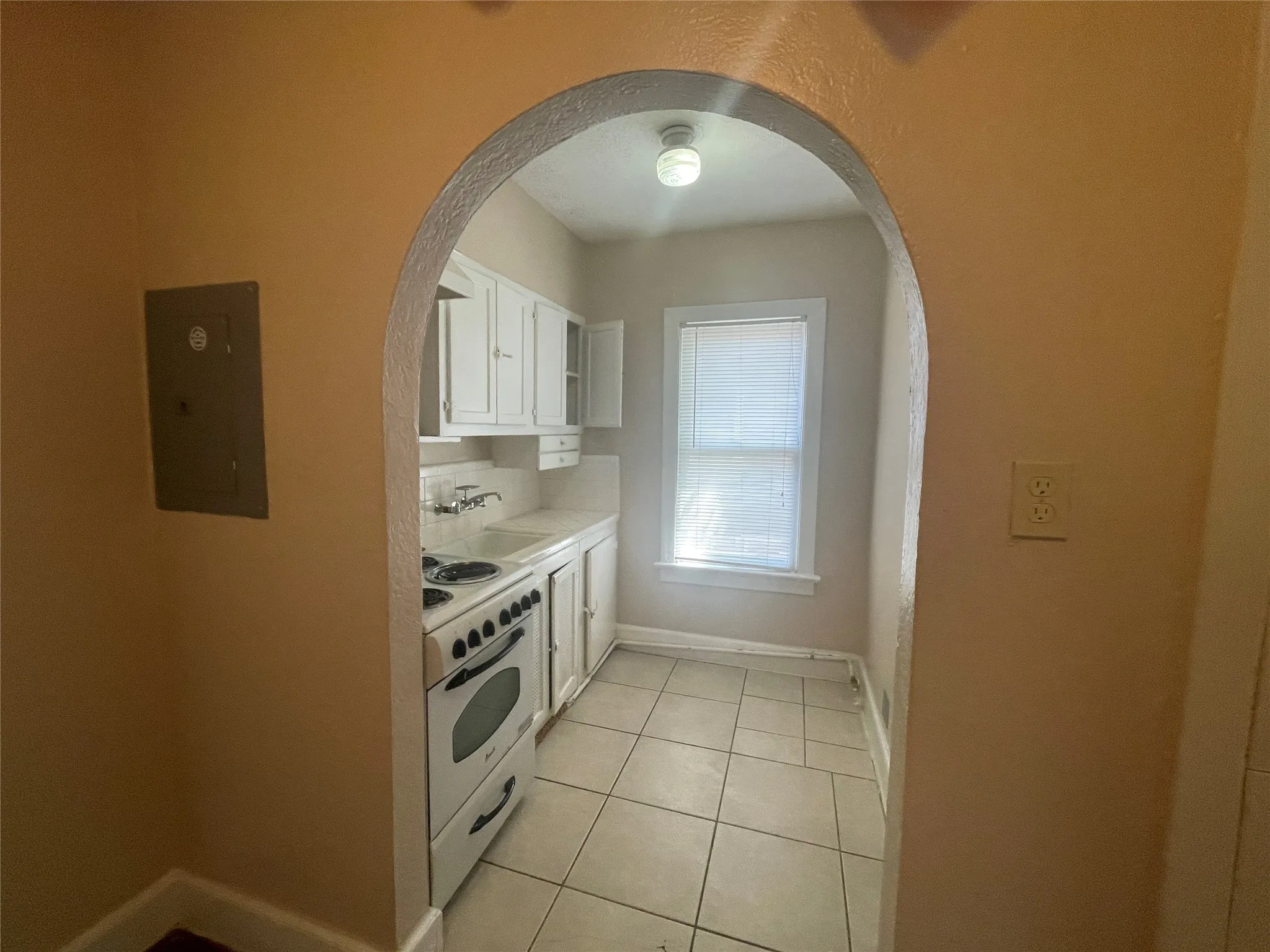 Apartment For Rent in Dallas County , 5906 Oram Street 7, Dallas, Texas 75206, 1 Bedroom, 1 Bathroom, Garage spaces, 650 Sqft, built in 1925, mls#21375124, Real Estate Agent in Dallas, Homes For Rent in Dallas county, Homes For Rent in Dallas, Realtor in Dallas Texas, Real Estate Brokerage Independent Realty Texas, Luminita Cordes Realtor