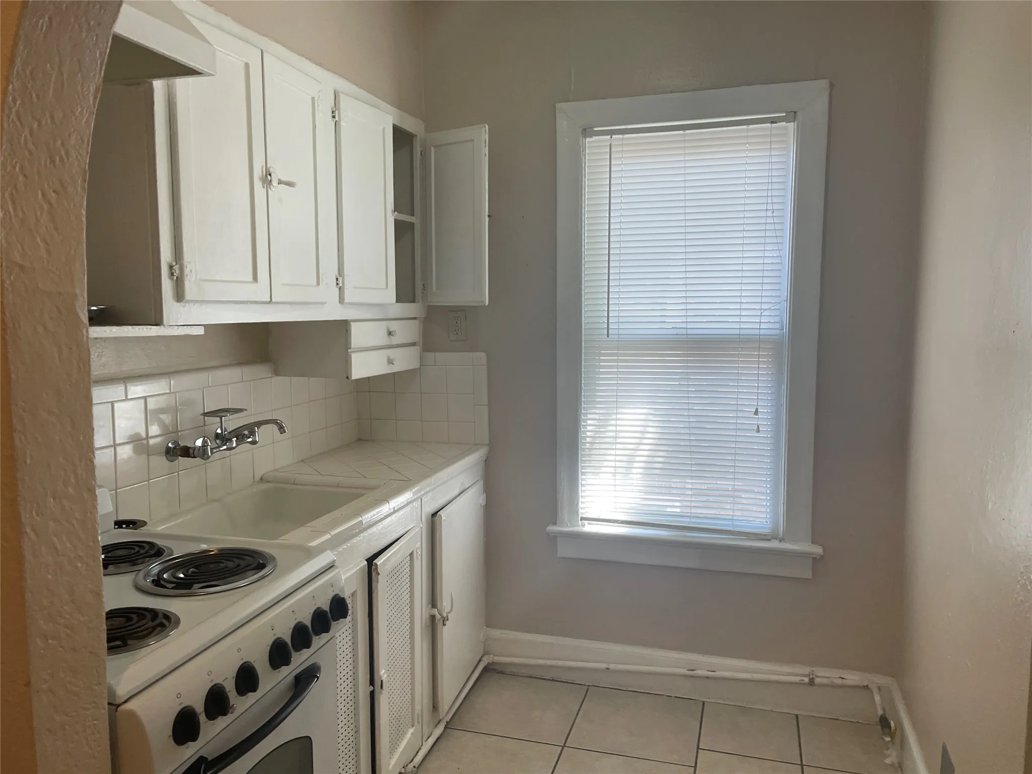 Apartment For Rent in Dallas County , 5906 Oram Street 7, Dallas, Texas 75206, 1 Bedroom, 1 Bathroom, Garage spaces, 650 Sqft, built in 1925, mls#21375124, Real Estate Agent in Dallas, Homes For Rent in Dallas county, Homes For Rent in Dallas, Realtor in Dallas Texas, Real Estate Brokerage Independent Realty Texas, Luminita Cordes Realtor