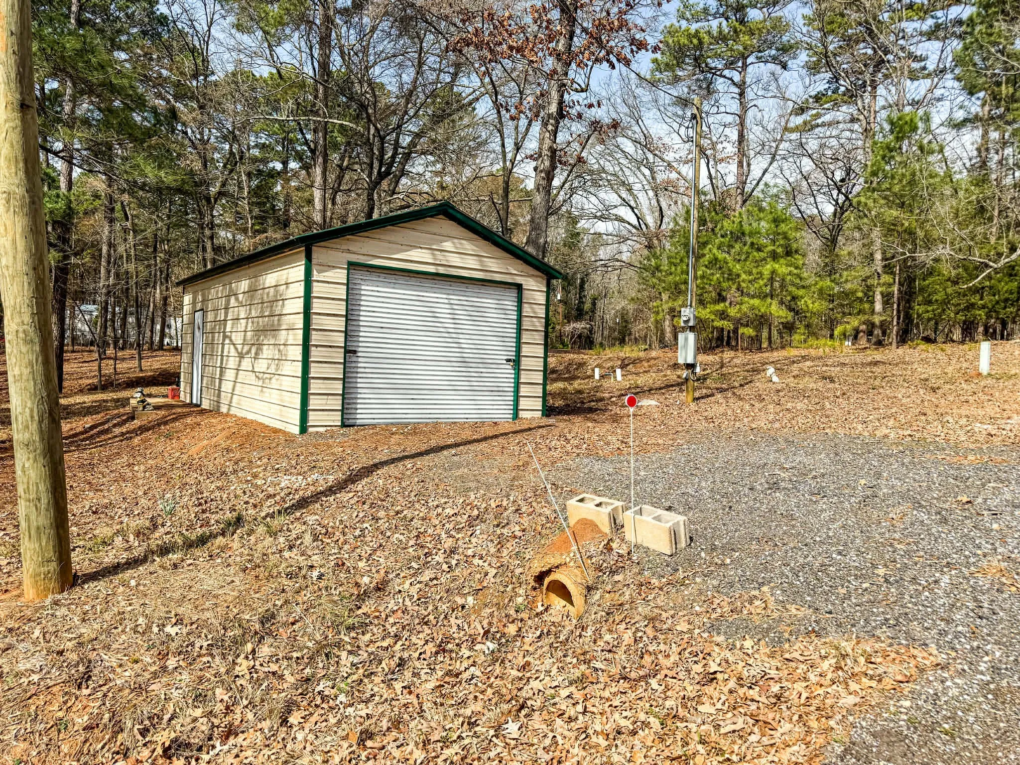 Single Family Residence For Sale in Marion County , 670 Redbud Drive, Avinger, Texas 75630, 2 Bedroom, 2 Bathroom, Garage spaces, 1,500 Sqft, built in 1999, mls#21374771, Real Estate Agent in Avinger, Homes For Sale in Marion county, Homes For Sale in Avinger, Realtor in Avinger Texas, Real Estate Brokerage Independent Realty Texas, Luminita Cordes Realtor