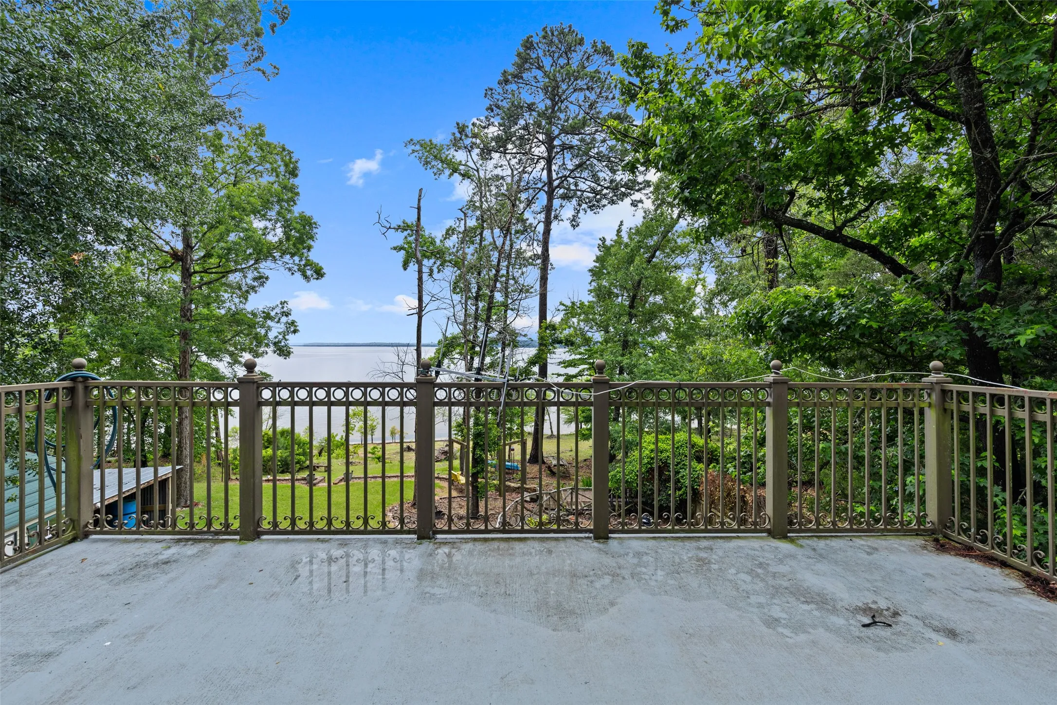 Single Family Residence For Sale in Marion County , 670 Redbud Drive, Avinger, Texas 75630, 2 Bedroom, 2 Bathroom, Garage spaces, 1,500 Sqft, built in 1999, mls#21374771, Real Estate Agent in Avinger, Homes For Sale in Marion county, Homes For Sale in Avinger, Realtor in Avinger Texas, Real Estate Brokerage Independent Realty Texas, Luminita Cordes Realtor