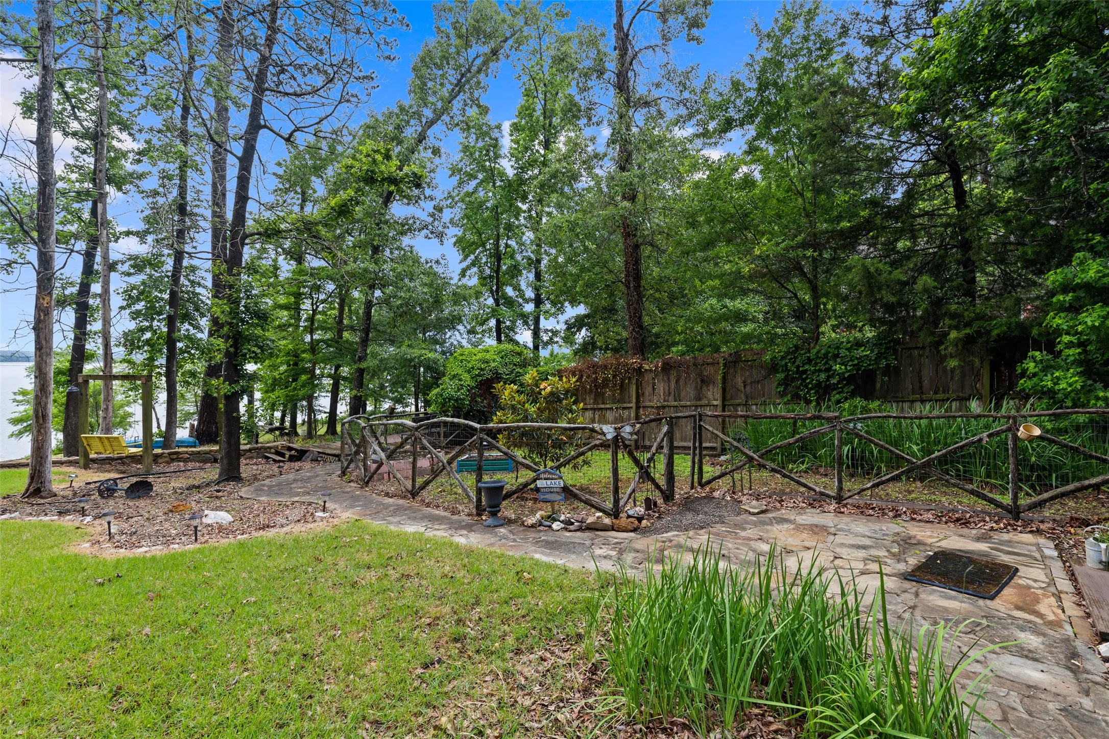 Single Family Residence For Sale in Marion County , 670 Redbud Drive, Avinger, Texas 75630, 2 Bedroom, 2 Bathroom, Garage spaces, 1,500 Sqft, built in 1999, mls#21374771, Real Estate Agent in Avinger, Homes For Sale in Marion county, Homes For Sale in Avinger, Realtor in Avinger Texas, Real Estate Brokerage Independent Realty Texas, Luminita Cordes Realtor