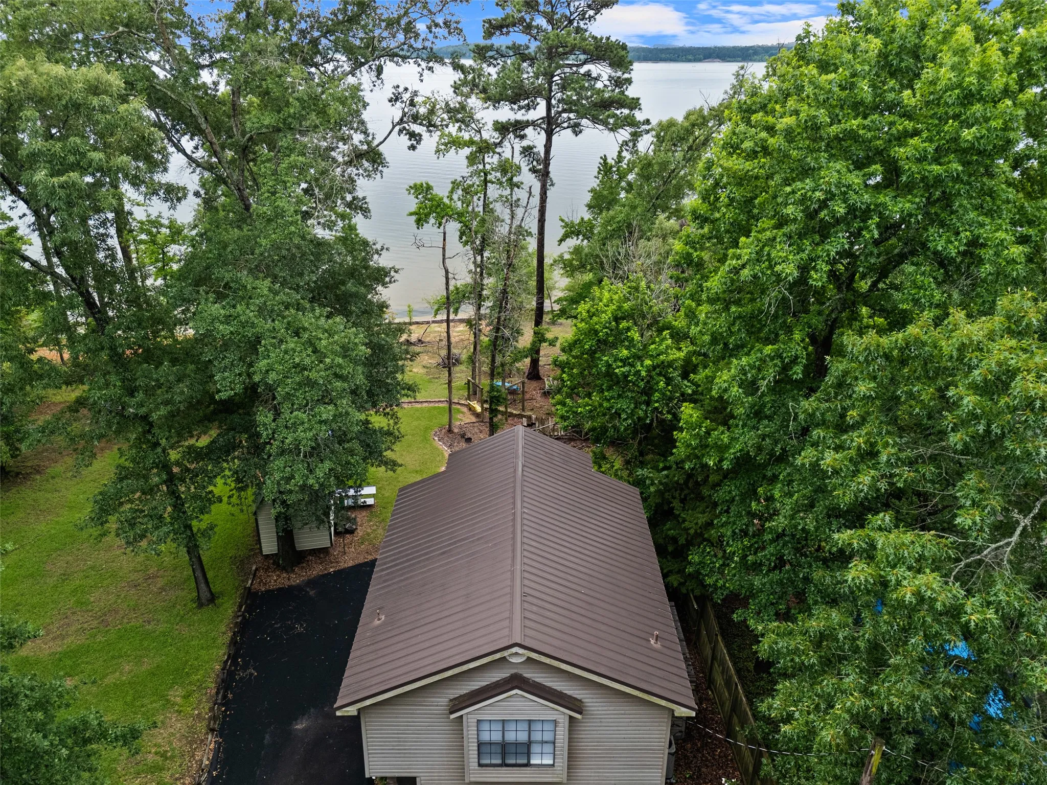 Single Family Residence For Sale in Marion County , 670 Redbud Drive, Avinger, Texas 75630, 2 Bedroom, 2 Bathroom, Garage spaces, 1,500 Sqft, built in 1999, mls#21374771, Real Estate Agent in Avinger, Homes For Sale in Marion county, Homes For Sale in Avinger, Realtor in Avinger Texas, Real Estate Brokerage Independent Realty Texas, Luminita Cordes Realtor