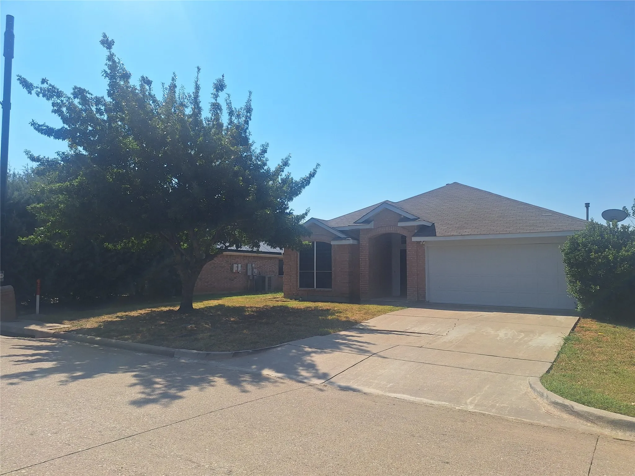 Single Family Residence For Rent in Tarrant County , 3516 Paladin Place, Fort Worth, Texas 76137, 3 Bedroom, 2 Bathroom, 2 Garage spaces, 1,859 Sqft, built in 1998, mls#21375067, Real Estate Agent in Fort Worth, Homes For Rent in Tarrant county, Homes For Rent in Fort Worth, Realtor in Fort Worth Texas, Real Estate Brokerage Independent Realty Texas, Luminita Cordes Realtor