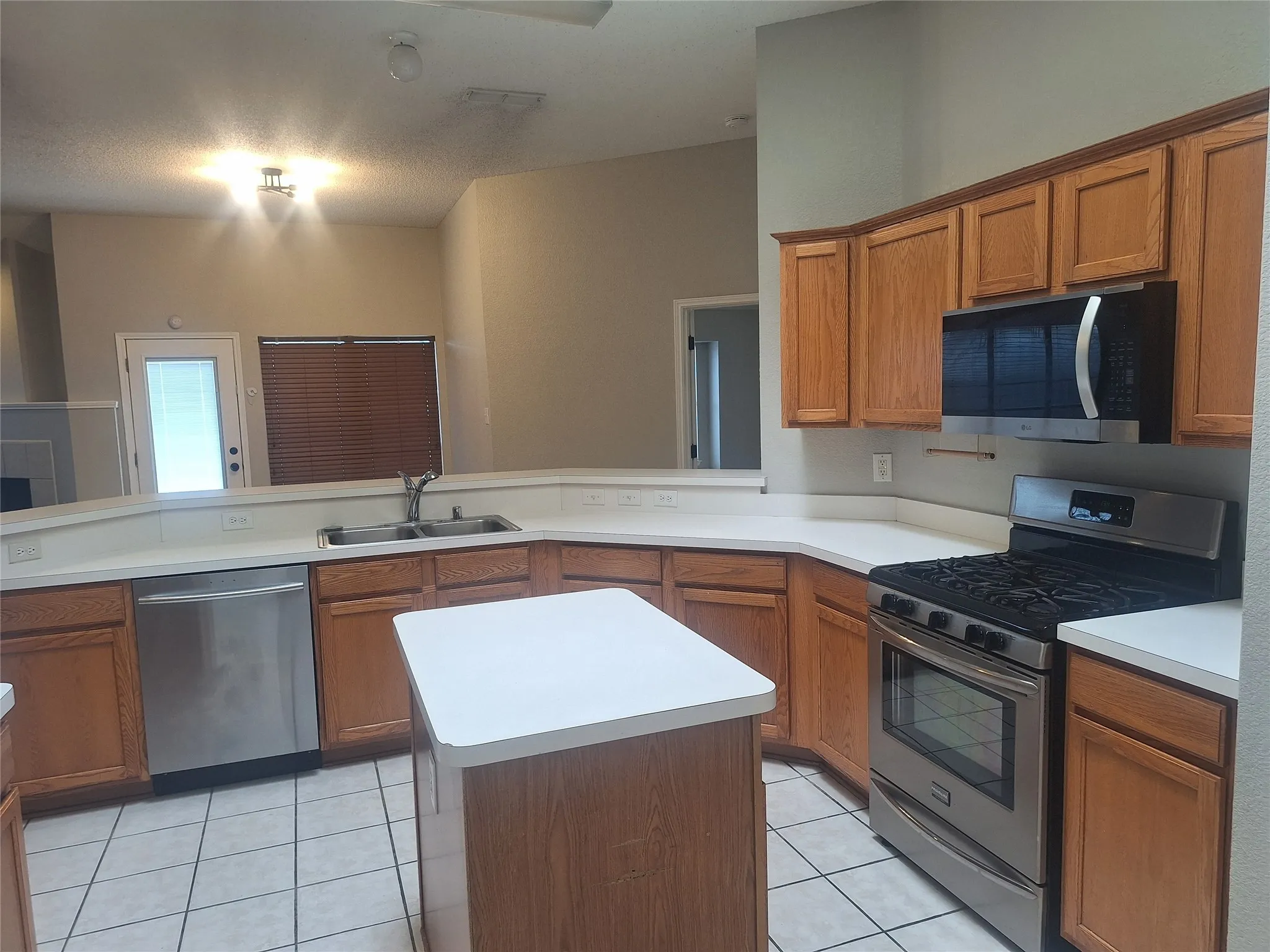 Single Family Residence For Rent in Tarrant County , 3516 Paladin Place, Fort Worth, Texas 76137, 3 Bedroom, 2 Bathroom, 2 Garage spaces, 1,859 Sqft, built in 1998, mls#21375067, Real Estate Agent in Fort Worth, Homes For Rent in Tarrant county, Homes For Rent in Fort Worth, Realtor in Fort Worth Texas, Real Estate Brokerage Independent Realty Texas, Luminita Cordes Realtor