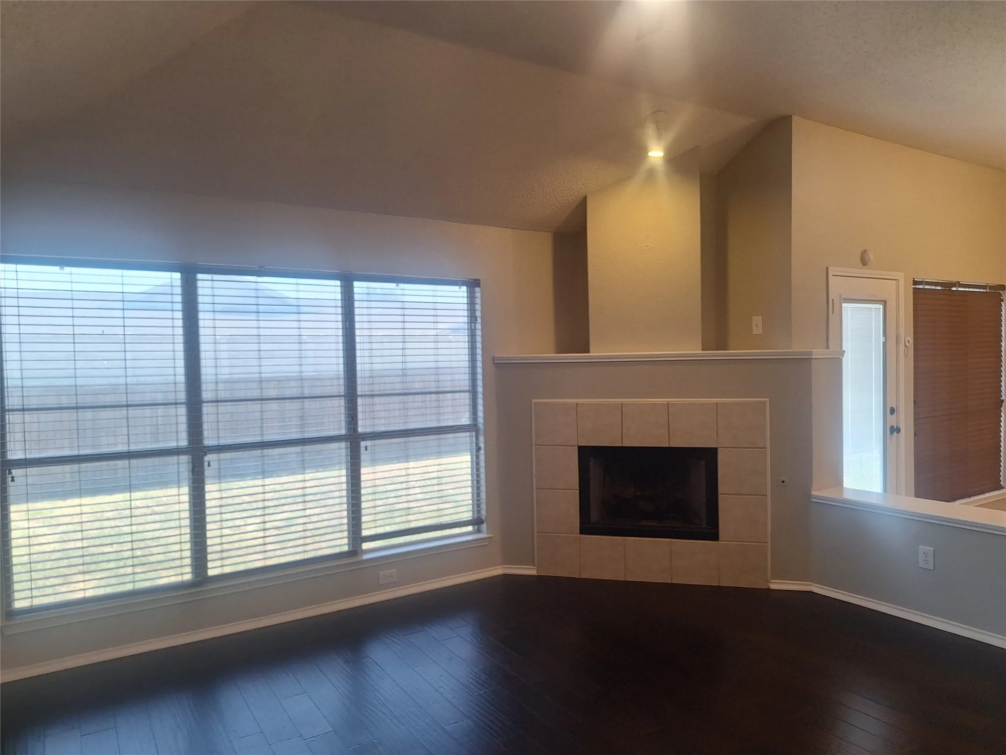 Single Family Residence For Rent in Tarrant County , 3516 Paladin Place, Fort Worth, Texas 76137, 3 Bedroom, 2 Bathroom, 2 Garage spaces, 1,859 Sqft, built in 1998, mls#21375067, Real Estate Agent in Fort Worth, Homes For Rent in Tarrant county, Homes For Rent in Fort Worth, Realtor in Fort Worth Texas, Real Estate Brokerage Independent Realty Texas, Luminita Cordes Realtor