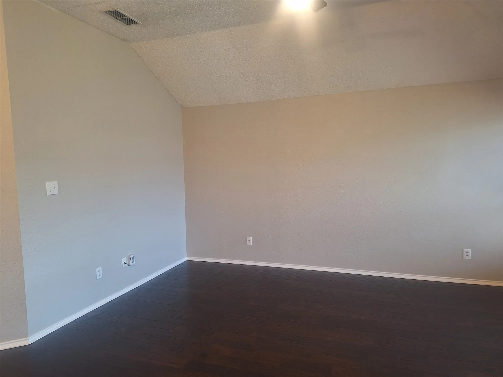 Single Family Residence For Rent in Tarrant County , 3516 Paladin Place, Fort Worth, Texas 76137, 3 Bedroom, 2 Bathroom, 2 Garage spaces, 1,859 Sqft, built in 1998, mls#21375067, Real Estate Agent in Fort Worth, Homes For Rent in Tarrant county, Homes For Rent in Fort Worth, Realtor in Fort Worth Texas, Real Estate Brokerage Independent Realty Texas, Luminita Cordes Realtor