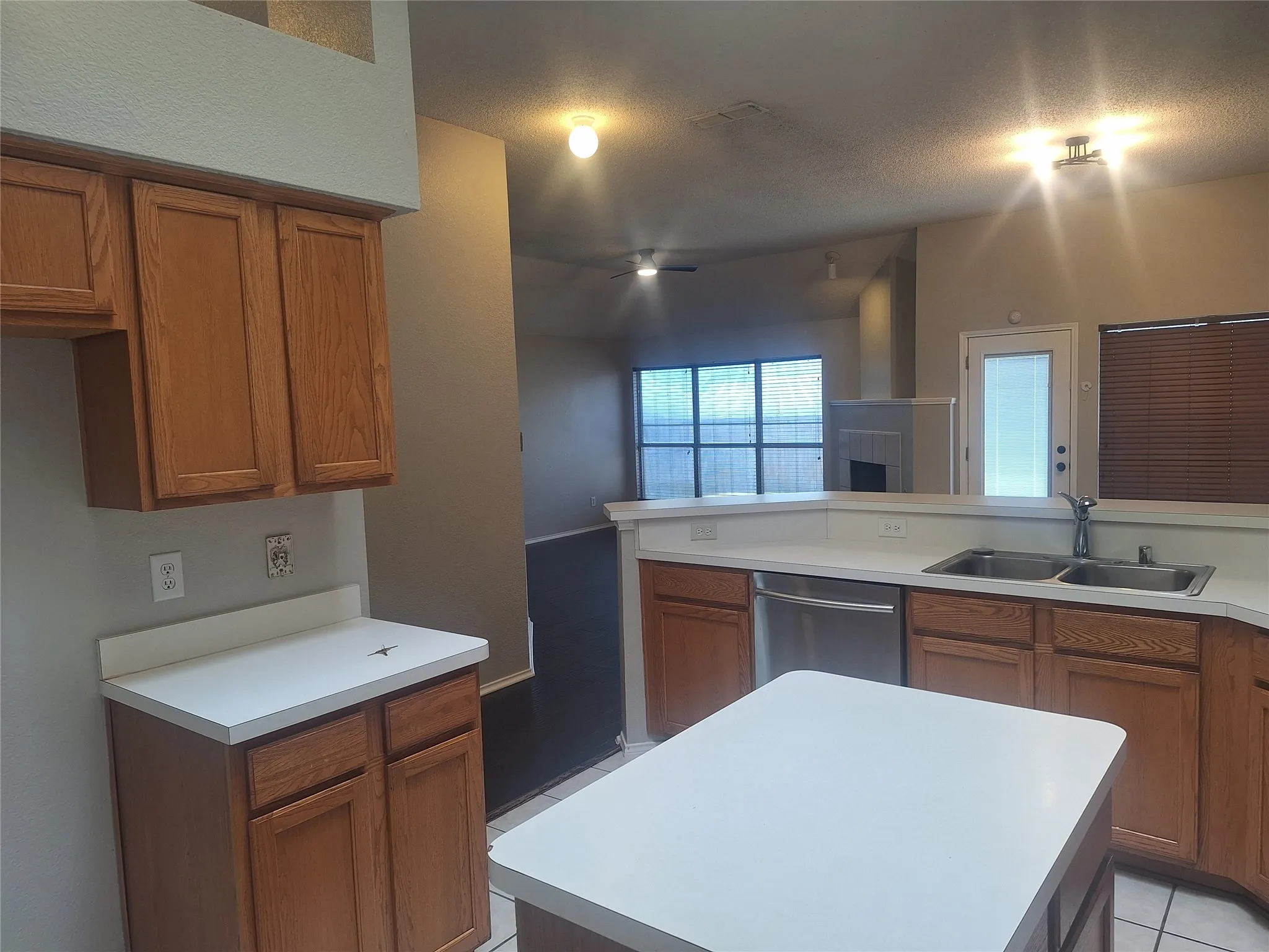 Single Family Residence For Rent in Tarrant County , 3516 Paladin Place, Fort Worth, Texas 76137, 3 Bedroom, 2 Bathroom, 2 Garage spaces, 1,859 Sqft, built in 1998, mls#21375067, Real Estate Agent in Fort Worth, Homes For Rent in Tarrant county, Homes For Rent in Fort Worth, Realtor in Fort Worth Texas, Real Estate Brokerage Independent Realty Texas, Luminita Cordes Realtor