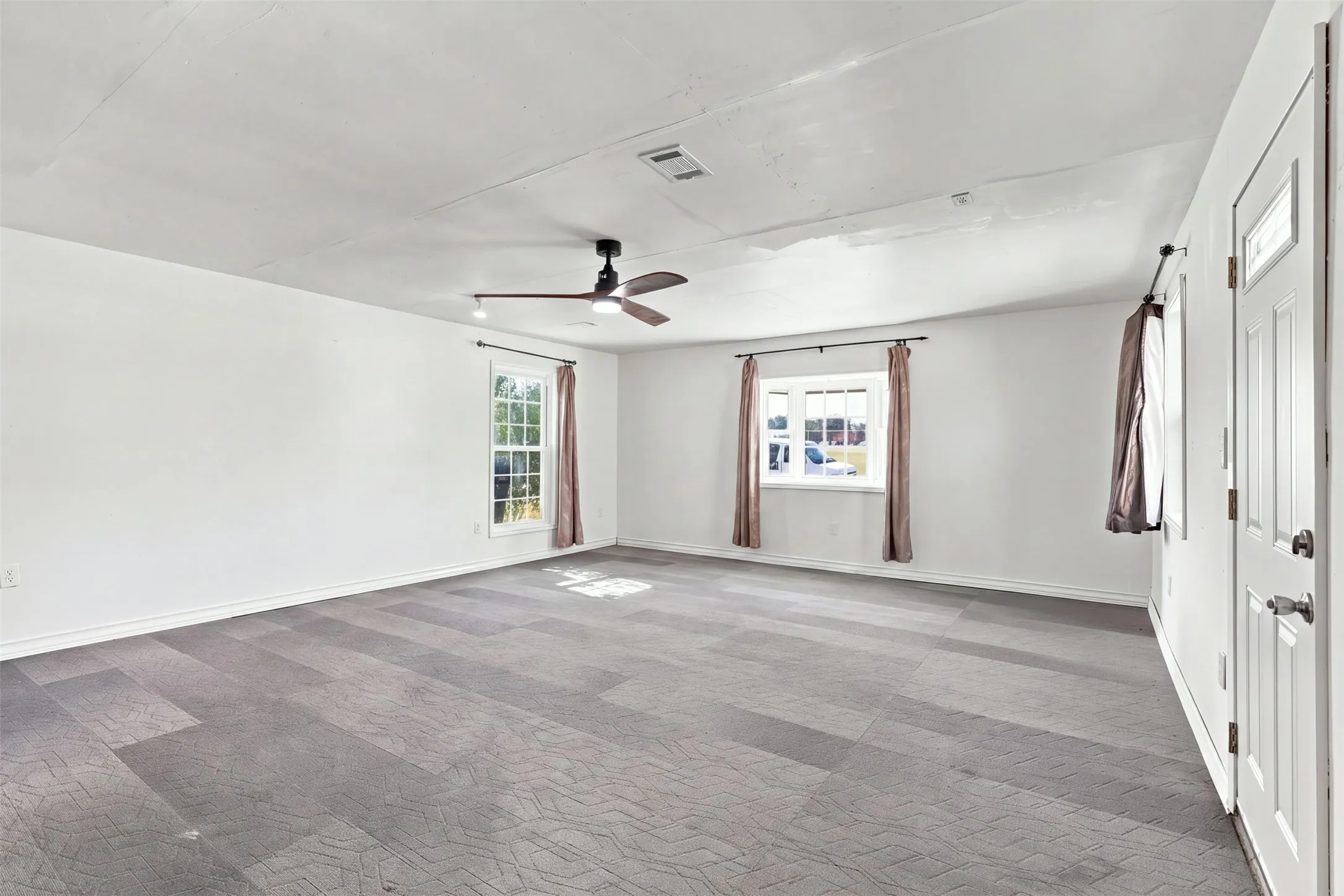 Single Family Residence For Sale in Dallas County , 4207 Rainier Street, Irving, Texas 75062, 3 Bedroom, 2 Bathroom, Garage spaces, 2,008 Sqft, built in 1966, mls#21372290, Real Estate Agent in Irving, Homes For Sale in Dallas county, Homes For Sale in Irving, Realtor in Irving Texas, Real Estate Brokerage Independent Realty Texas, Luminita Cordes Realtor