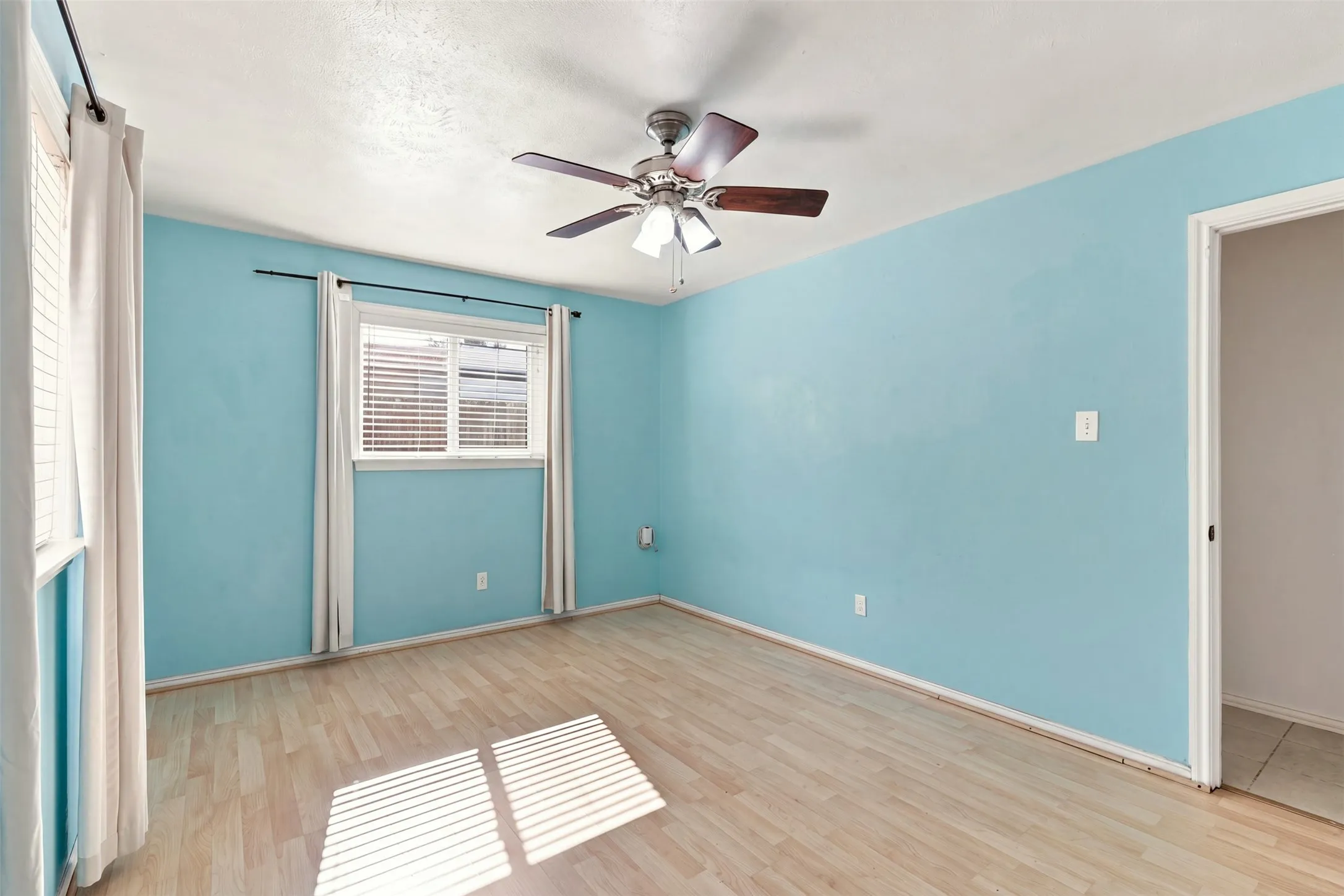 Single Family Residence For Sale in Dallas County , 4207 Rainier Street, Irving, Texas 75062, 3 Bedroom, 2 Bathroom, Garage spaces, 2,008 Sqft, built in 1966, mls#21372290, Real Estate Agent in Irving, Homes For Sale in Dallas county, Homes For Sale in Irving, Realtor in Irving Texas, Real Estate Brokerage Independent Realty Texas, Luminita Cordes Realtor