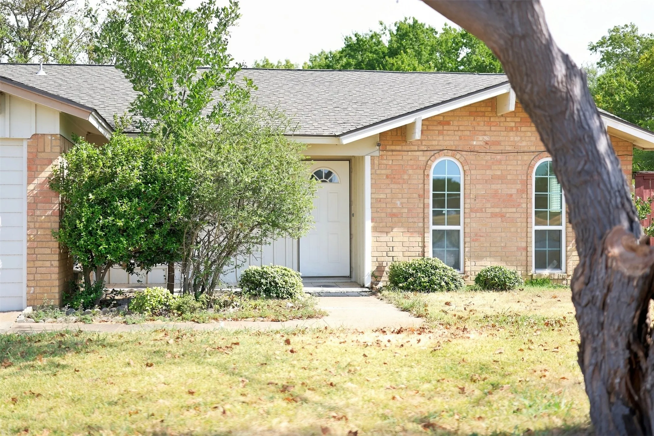 Single Family Residence For Sale in Dallas County , 4207 Rainier Street, Irving, Texas 75062, 3 Bedroom, 2 Bathroom, Garage spaces, 2,008 Sqft, built in 1966, mls#21372290, Real Estate Agent in Irving, Homes For Sale in Dallas county, Homes For Sale in Irving, Realtor in Irving Texas, Real Estate Brokerage Independent Realty Texas, Luminita Cordes Realtor