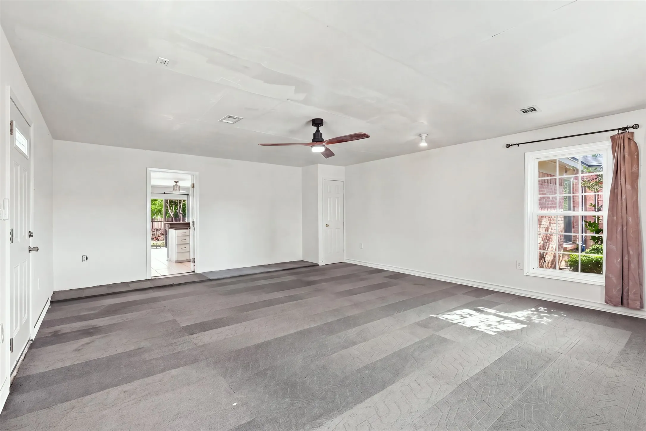 Single Family Residence For Sale in Dallas County , 4207 Rainier Street, Irving, Texas 75062, 3 Bedroom, 2 Bathroom, Garage spaces, 2,008 Sqft, built in 1966, mls#21372290, Real Estate Agent in Irving, Homes For Sale in Dallas county, Homes For Sale in Irving, Realtor in Irving Texas, Real Estate Brokerage Independent Realty Texas, Luminita Cordes Realtor